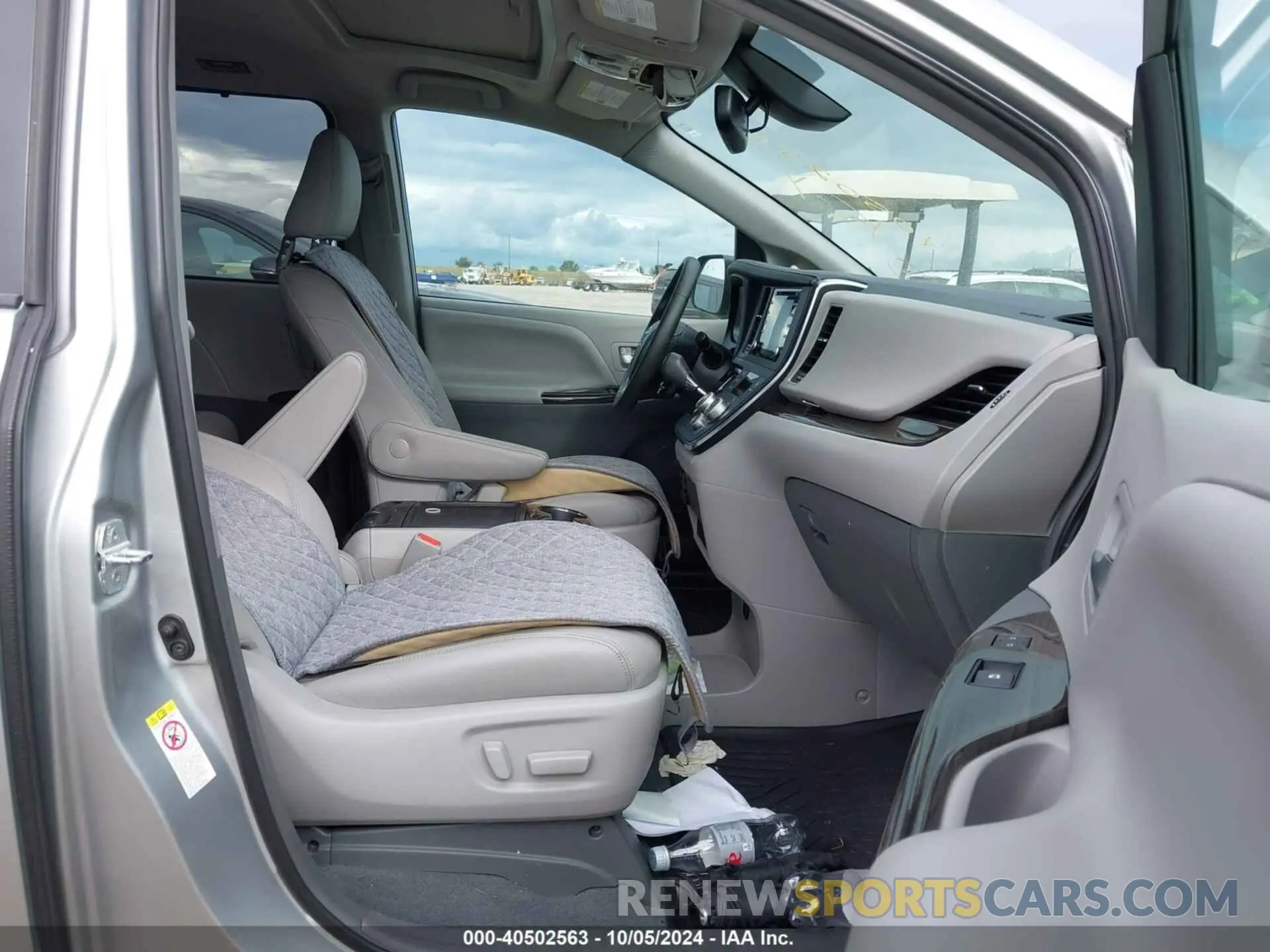 5 fotografías del automóvil dañado 5TDYZ3DC4KS988303 TOYOTA SIENNA 2019
