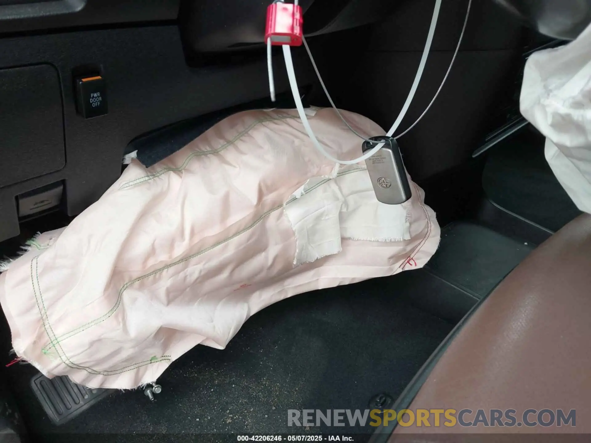 11 fotografías del automóvil dañado 5TDYZ3DC5KS003944 TOYOTA SIENNA 2019
