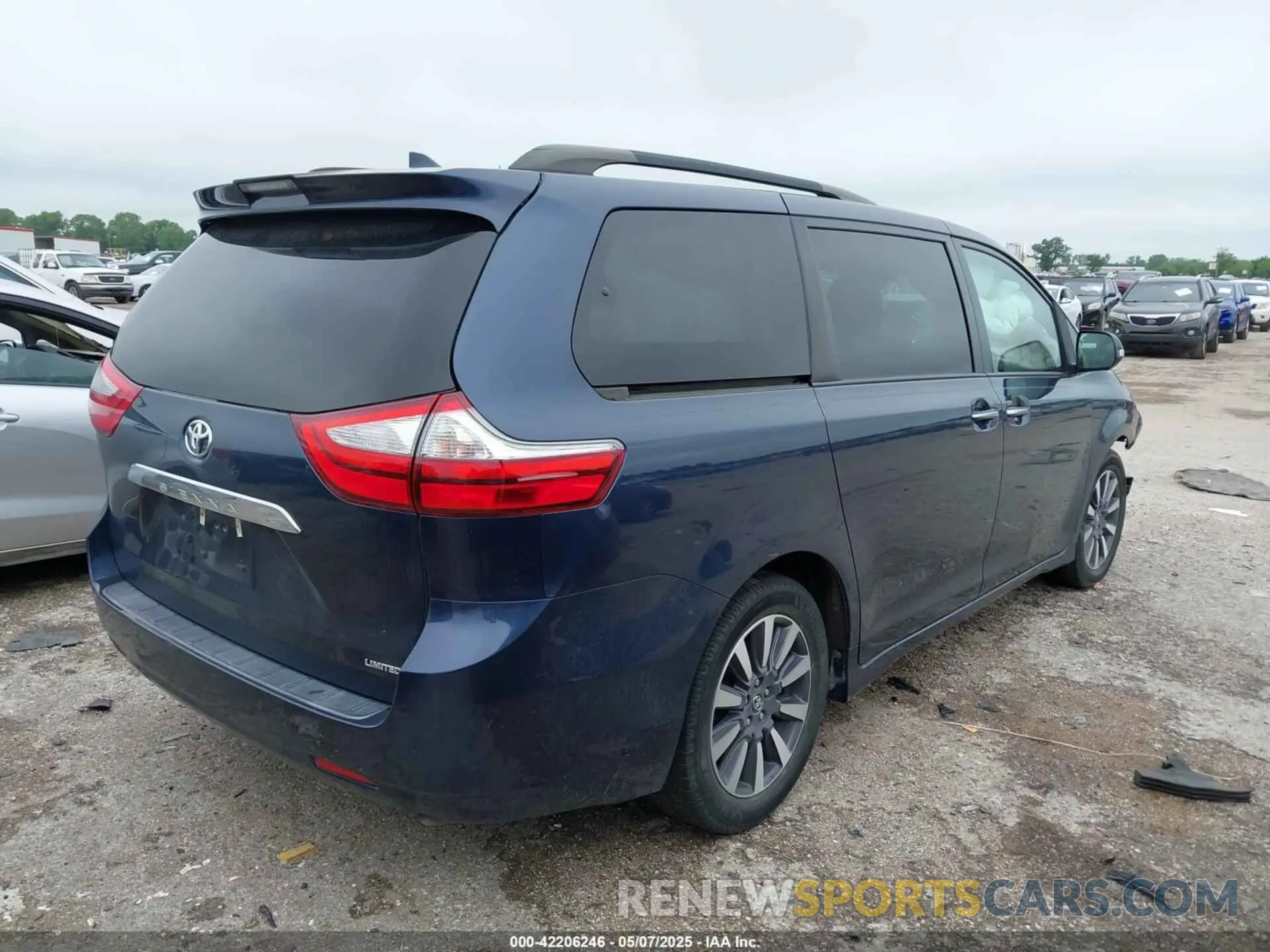 4 fotografías del automóvil dañado 5TDYZ3DC5KS003944 TOYOTA SIENNA 2019