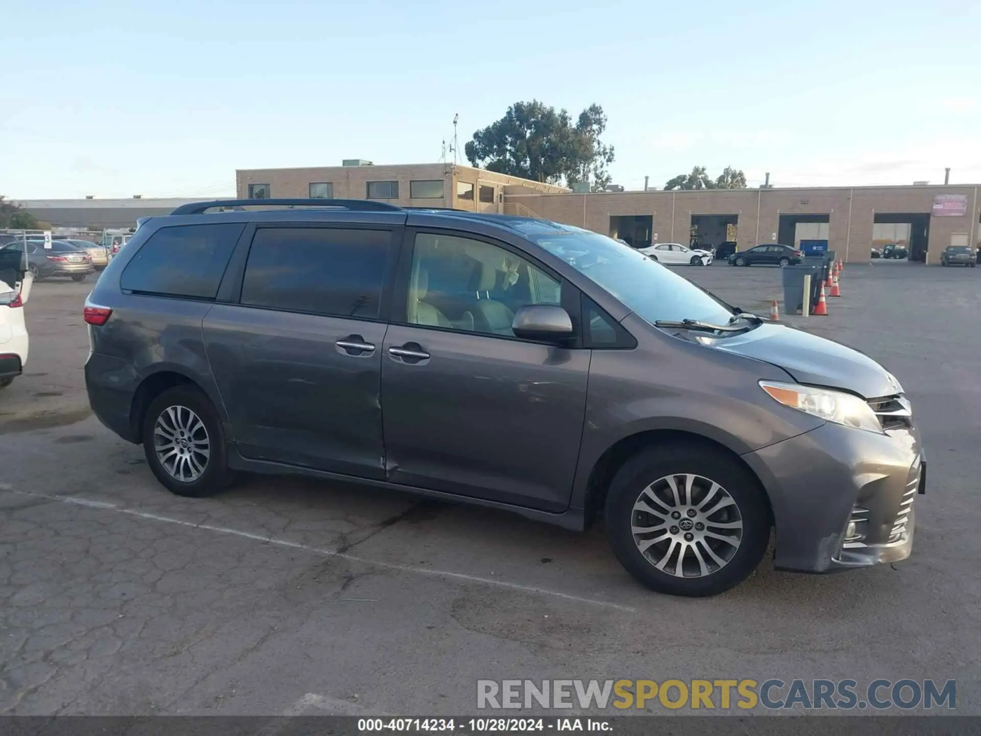 13 fotografías del automóvil dañado 5TDYZ3DC5KS982915 TOYOTA SIENNA 2019