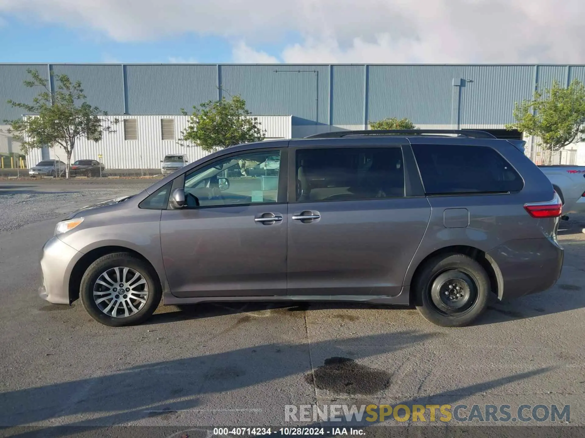 14 fotografías del automóvil dañado 5TDYZ3DC5KS982915 TOYOTA SIENNA 2019