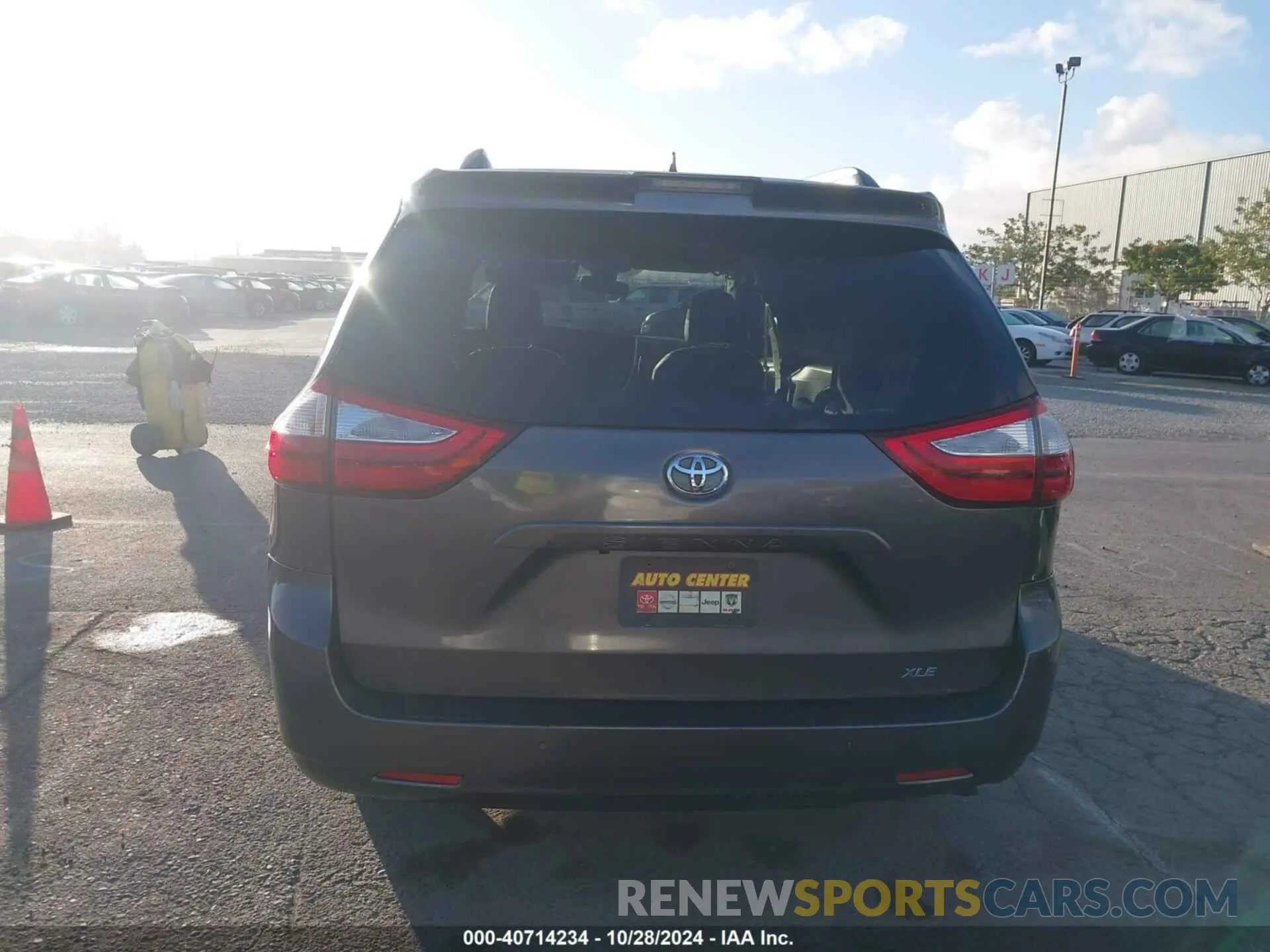 16 fotografías del automóvil dañado 5TDYZ3DC5KS982915 TOYOTA SIENNA 2019