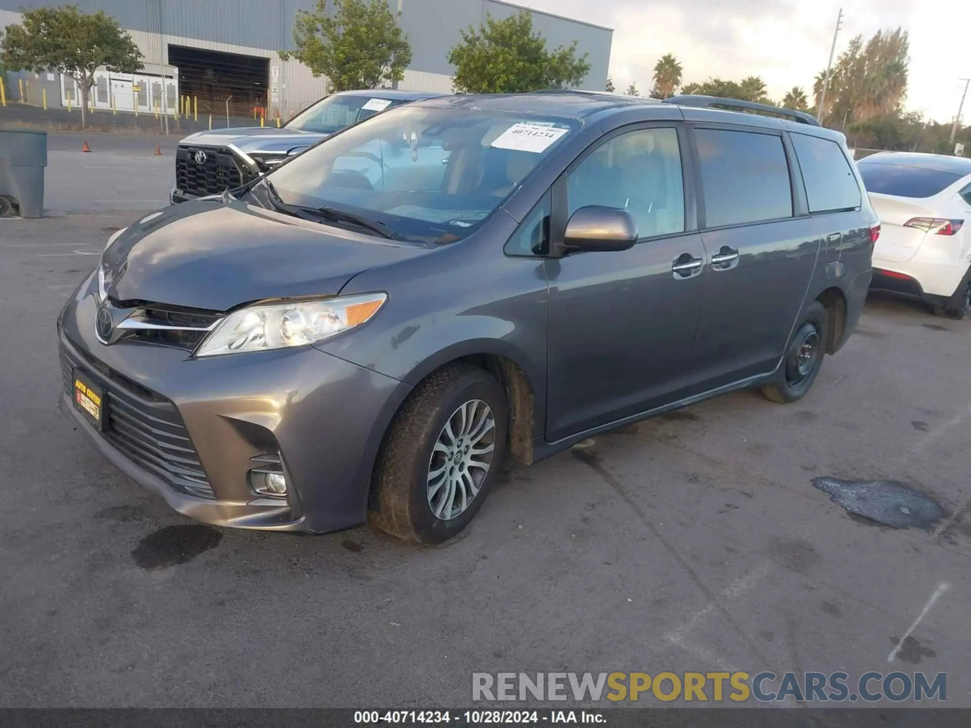 2 fotografías del automóvil dañado 5TDYZ3DC5KS982915 TOYOTA SIENNA 2019