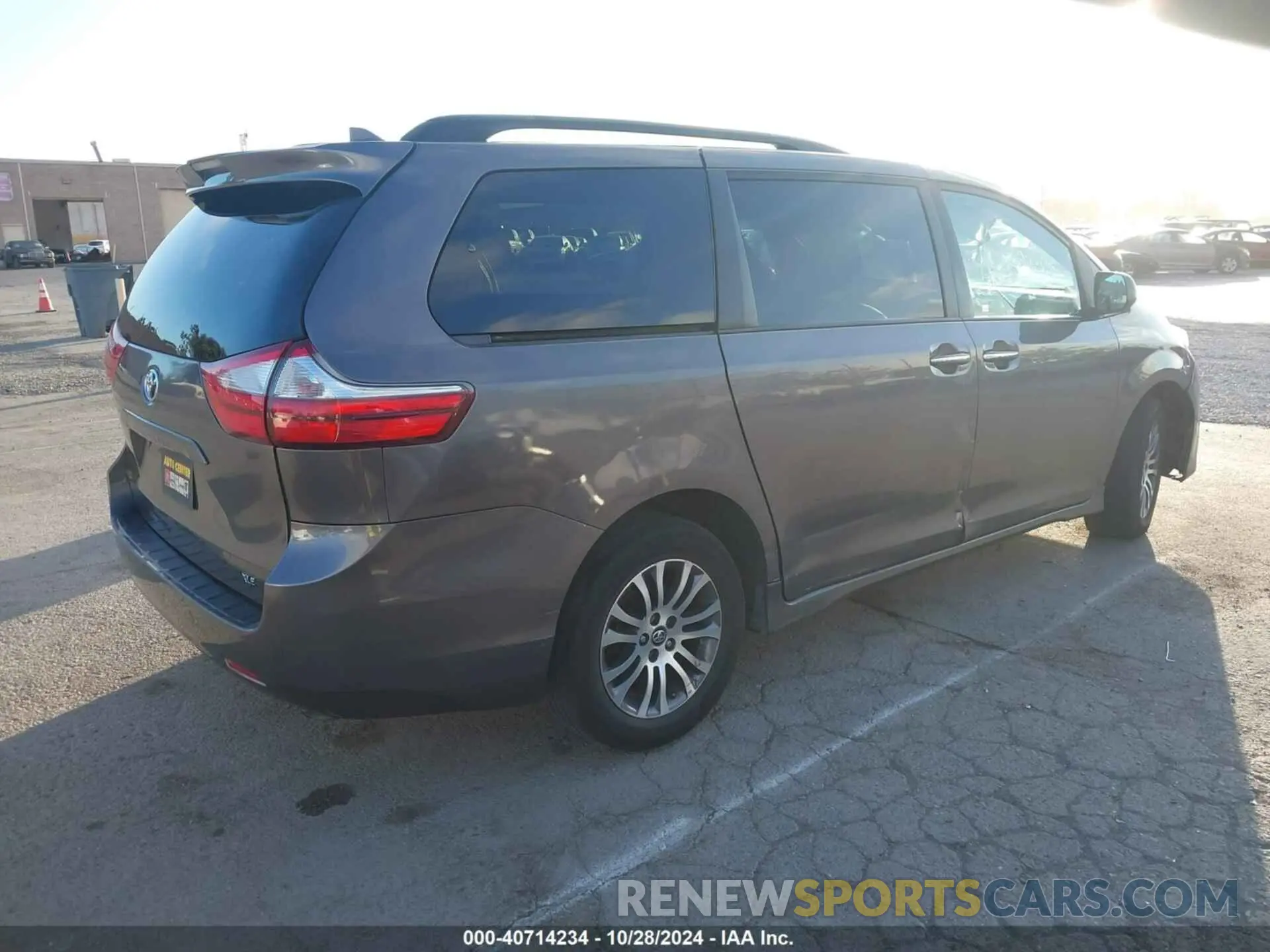 4 fotografías del automóvil dañado 5TDYZ3DC5KS982915 TOYOTA SIENNA 2019
