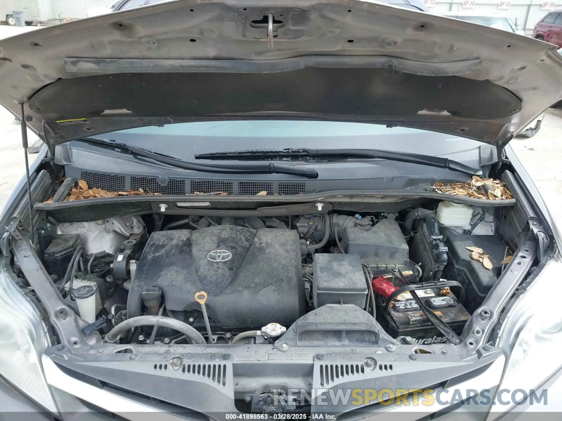 10 fotografías del automóvil dañado 5TDYZ3DC5KS984521 TOYOTA SIENNA 2019