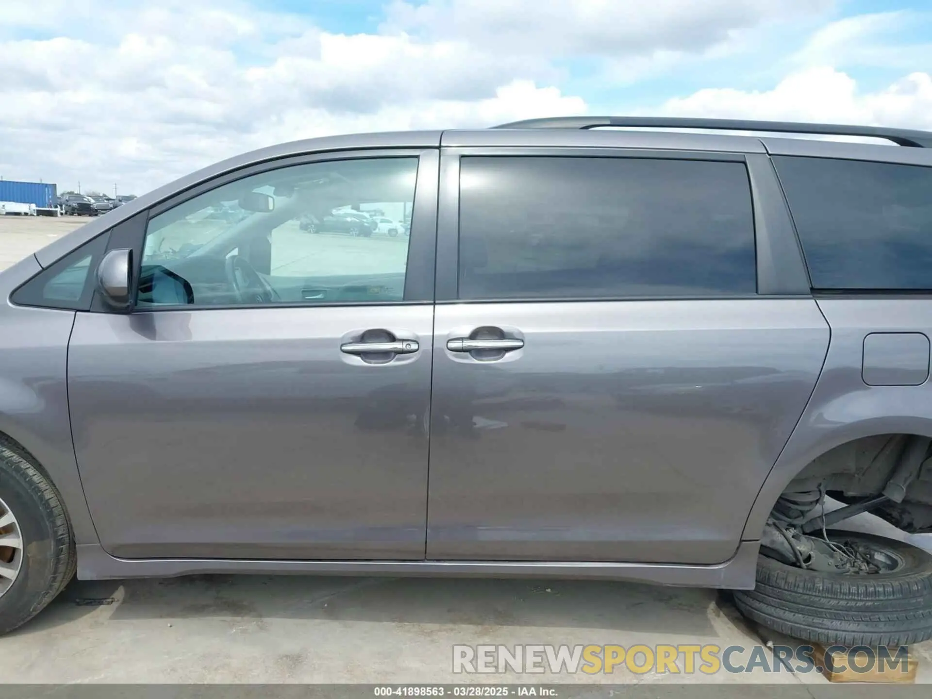 15 fotografías del automóvil dañado 5TDYZ3DC5KS984521 TOYOTA SIENNA 2019