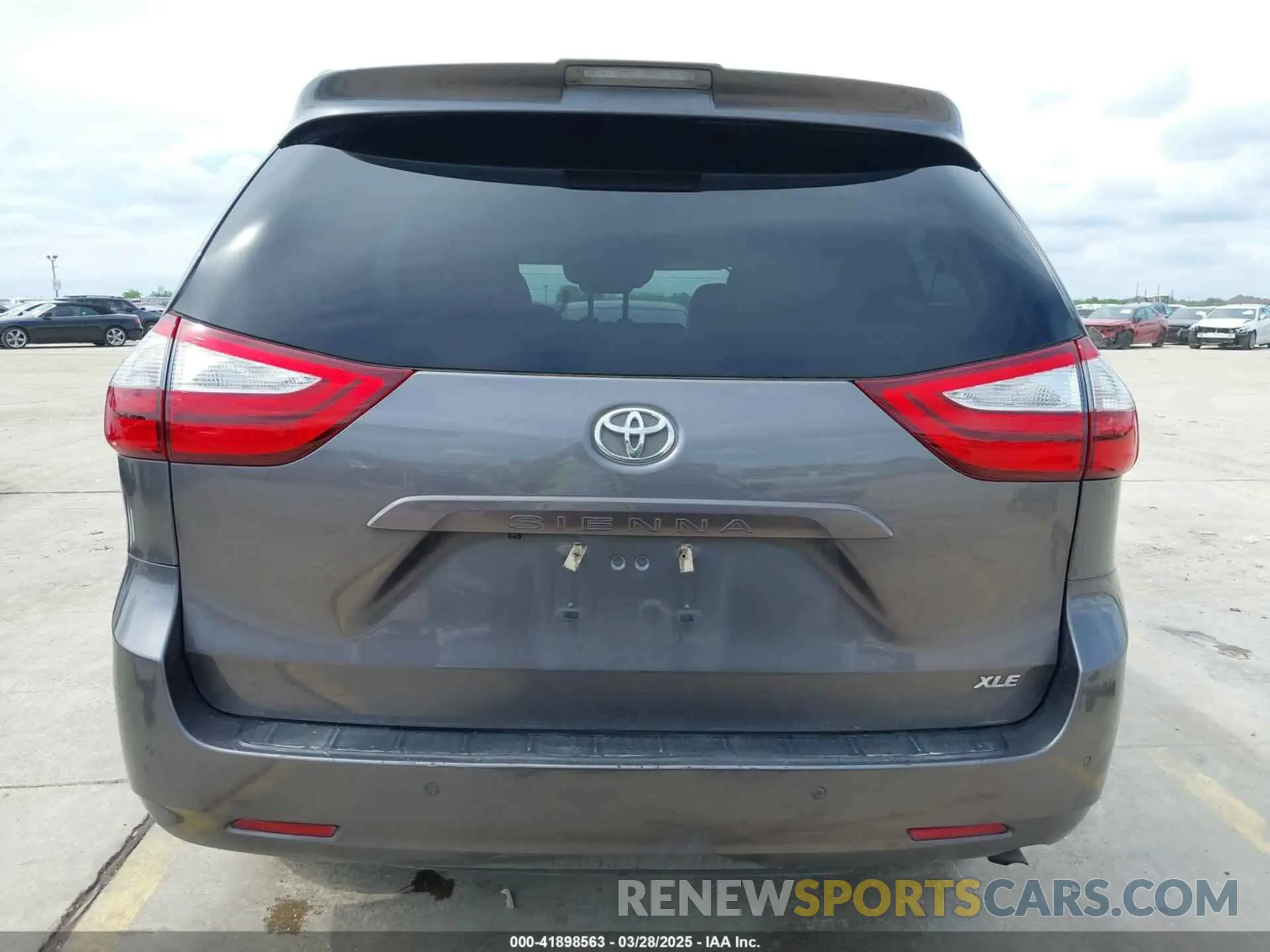 17 fotografías del automóvil dañado 5TDYZ3DC5KS984521 TOYOTA SIENNA 2019