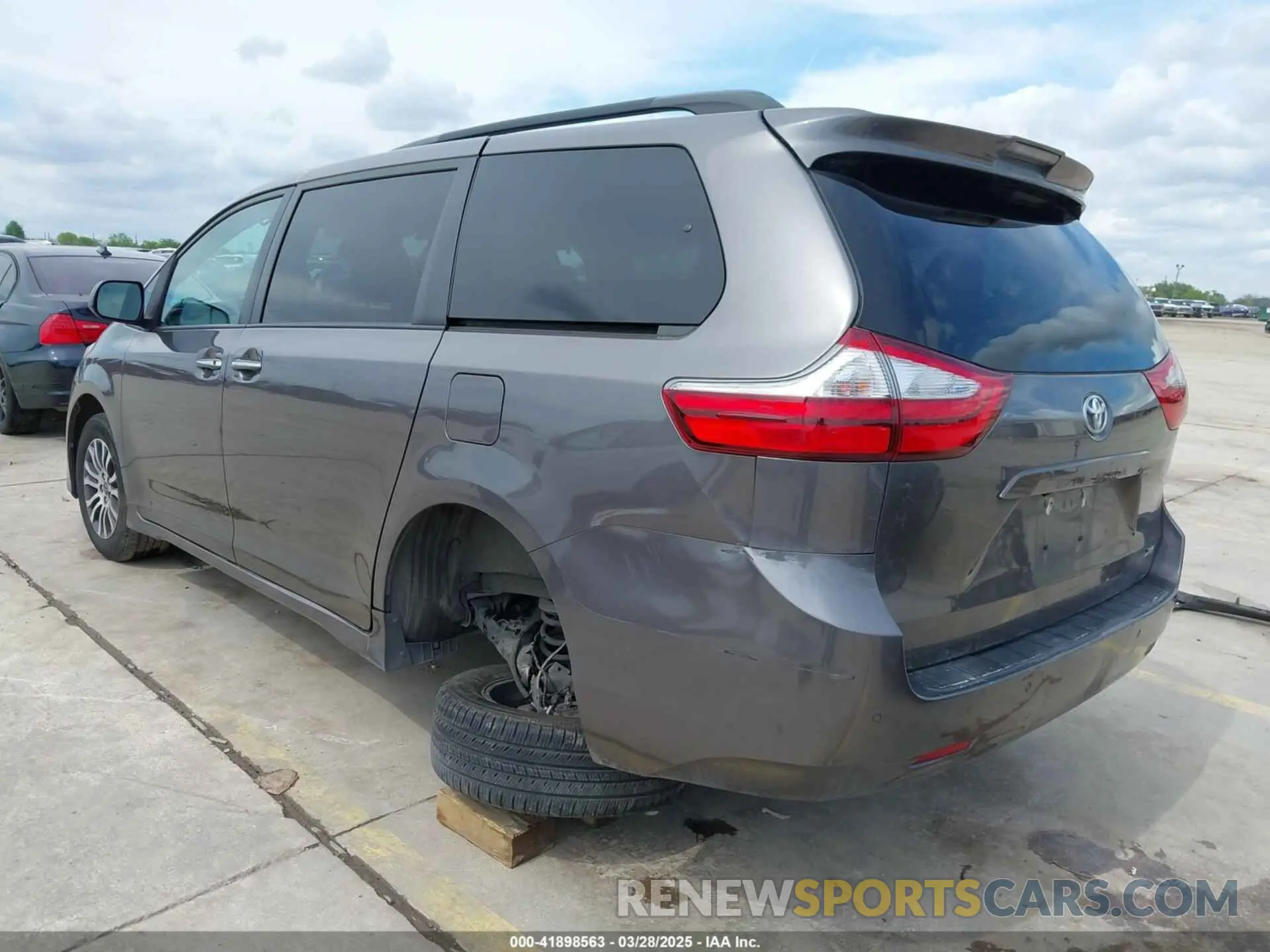 3 fotografías del automóvil dañado 5TDYZ3DC5KS984521 TOYOTA SIENNA 2019