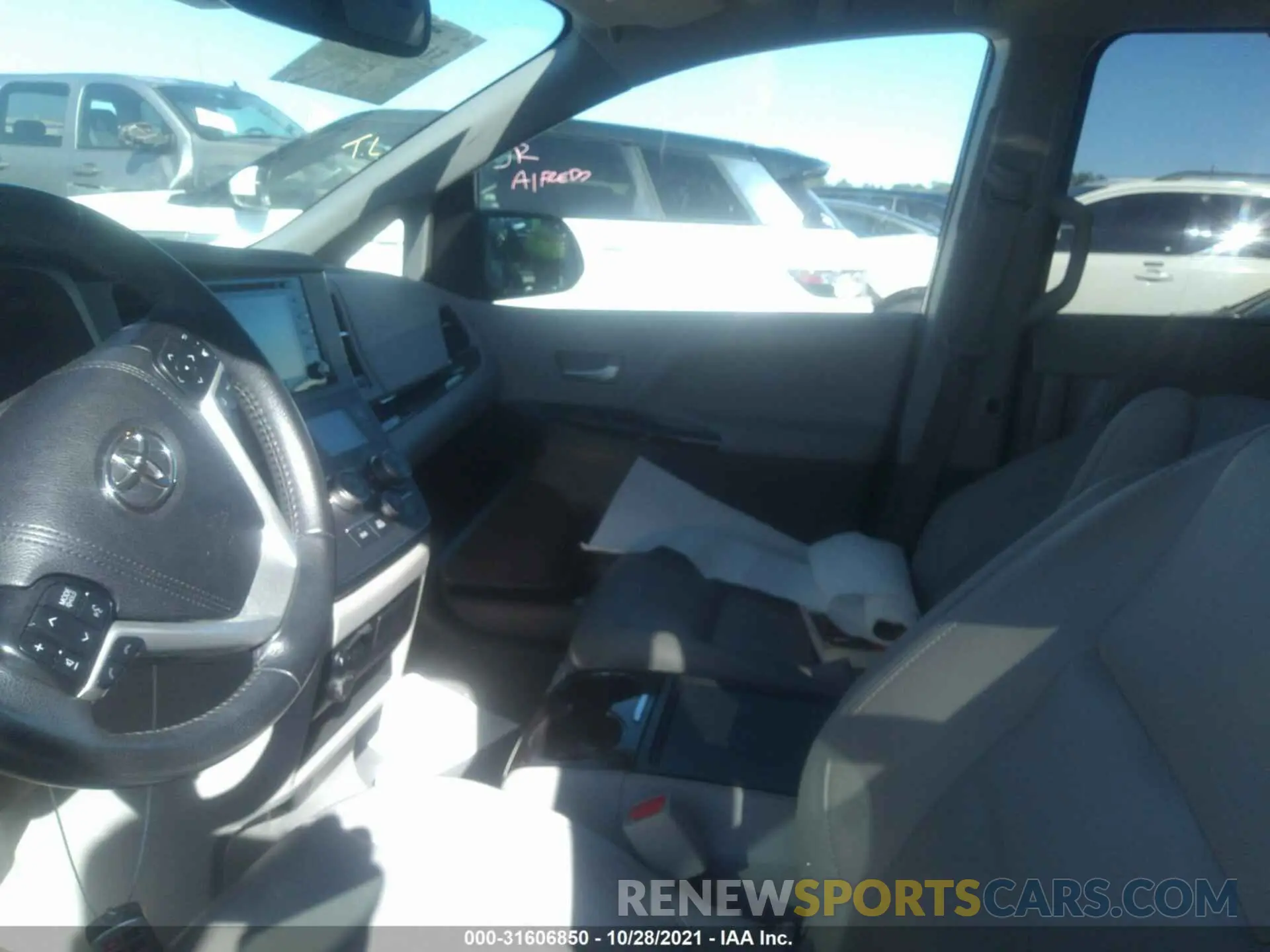 5 fotografías del automóvil dañado 5TDYZ3DC5KS998757 TOYOTA SIENNA 2019