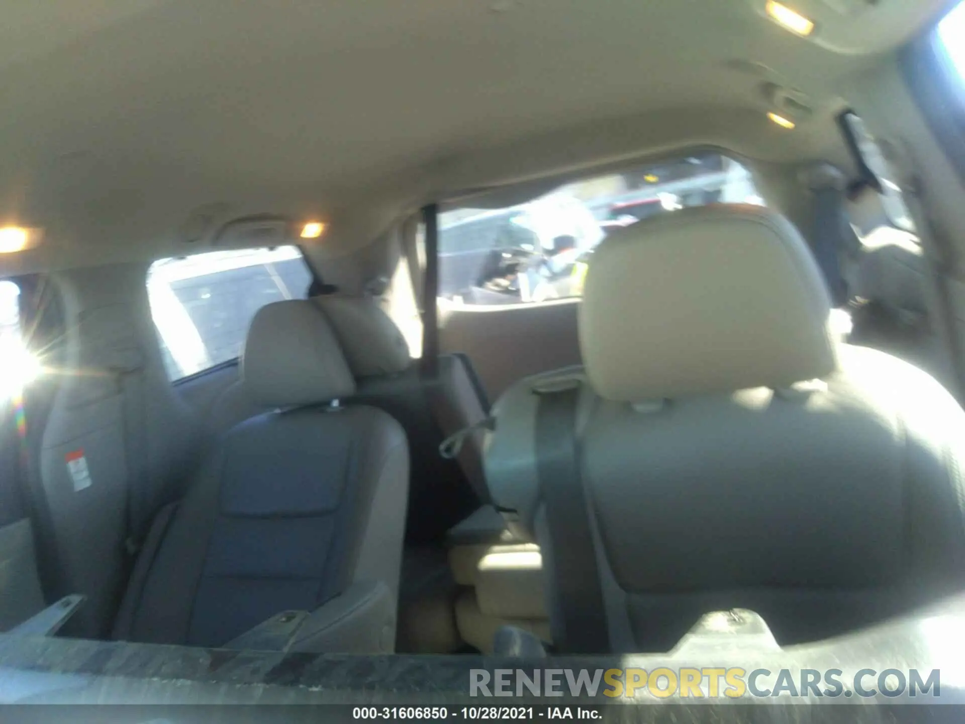 8 fotografías del automóvil dañado 5TDYZ3DC5KS998757 TOYOTA SIENNA 2019