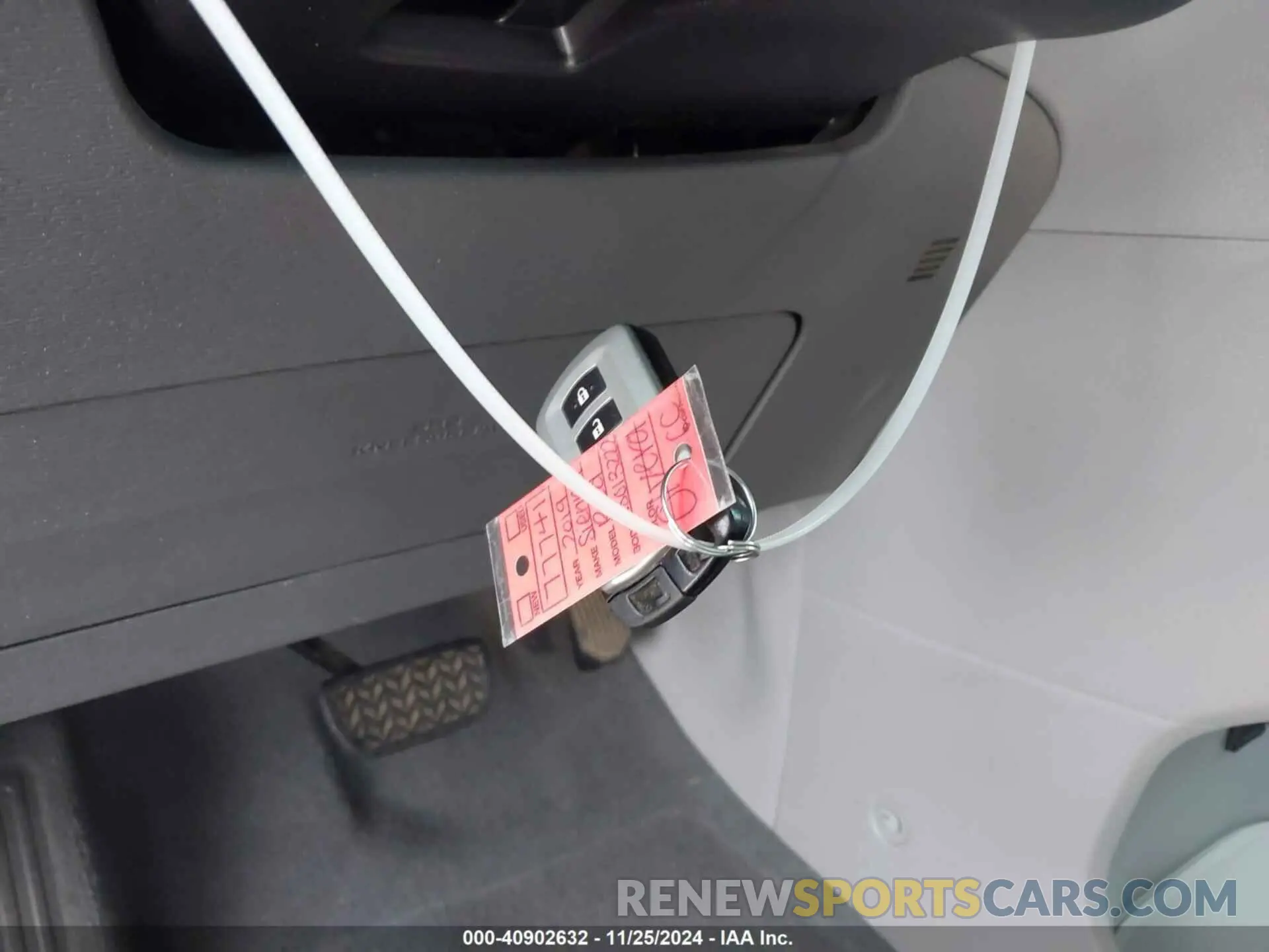 11 fotografías del automóvil dañado 5TDYZ3DC6KS013222 TOYOTA SIENNA 2019