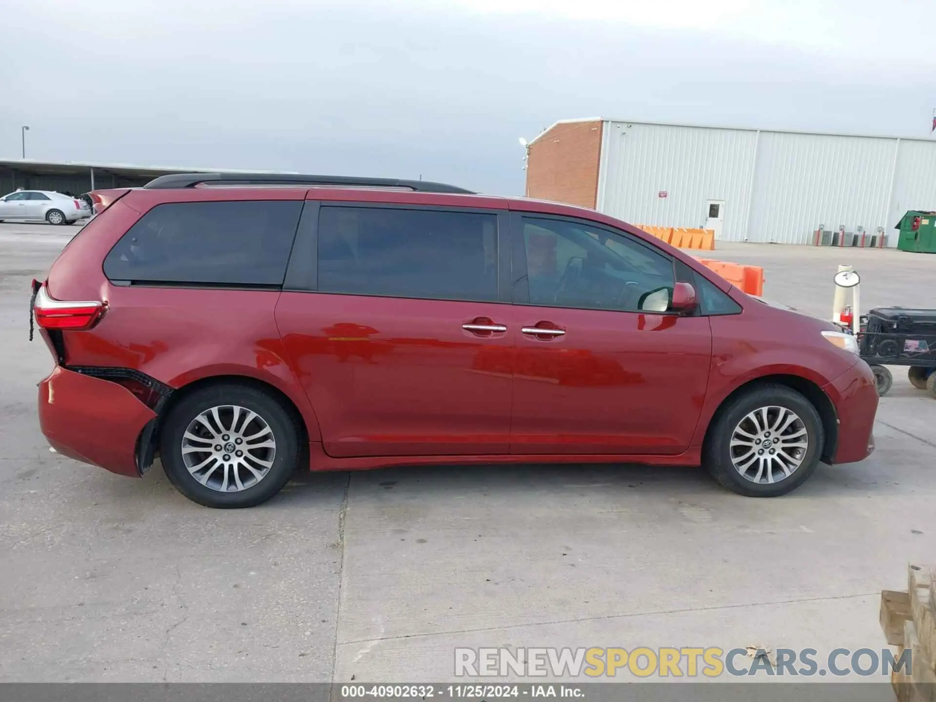 13 fotografías del automóvil dañado 5TDYZ3DC6KS013222 TOYOTA SIENNA 2019