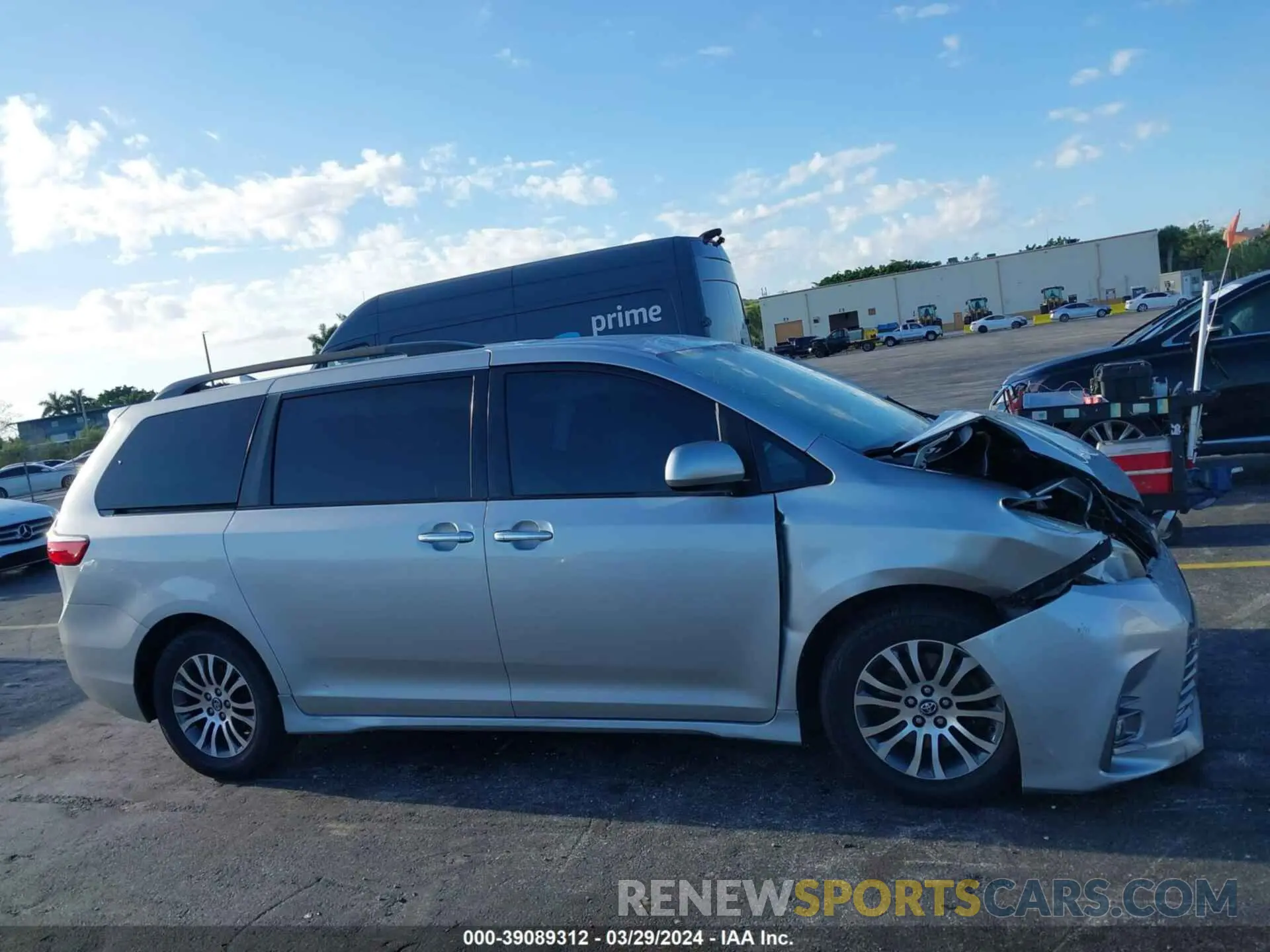 12 fotografías del automóvil dañado 5TDYZ3DC6KS969641 TOYOTA SIENNA 2019