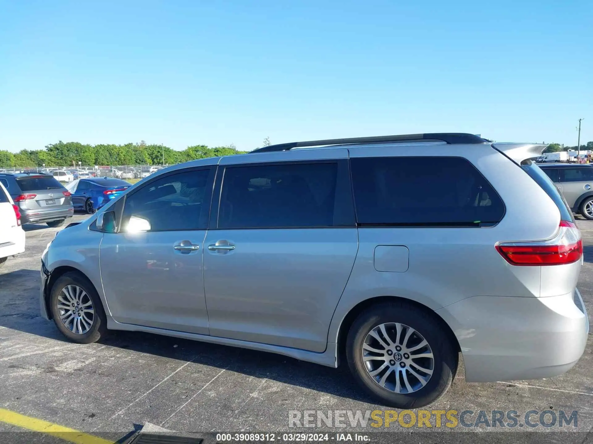 13 fotografías del automóvil dañado 5TDYZ3DC6KS969641 TOYOTA SIENNA 2019