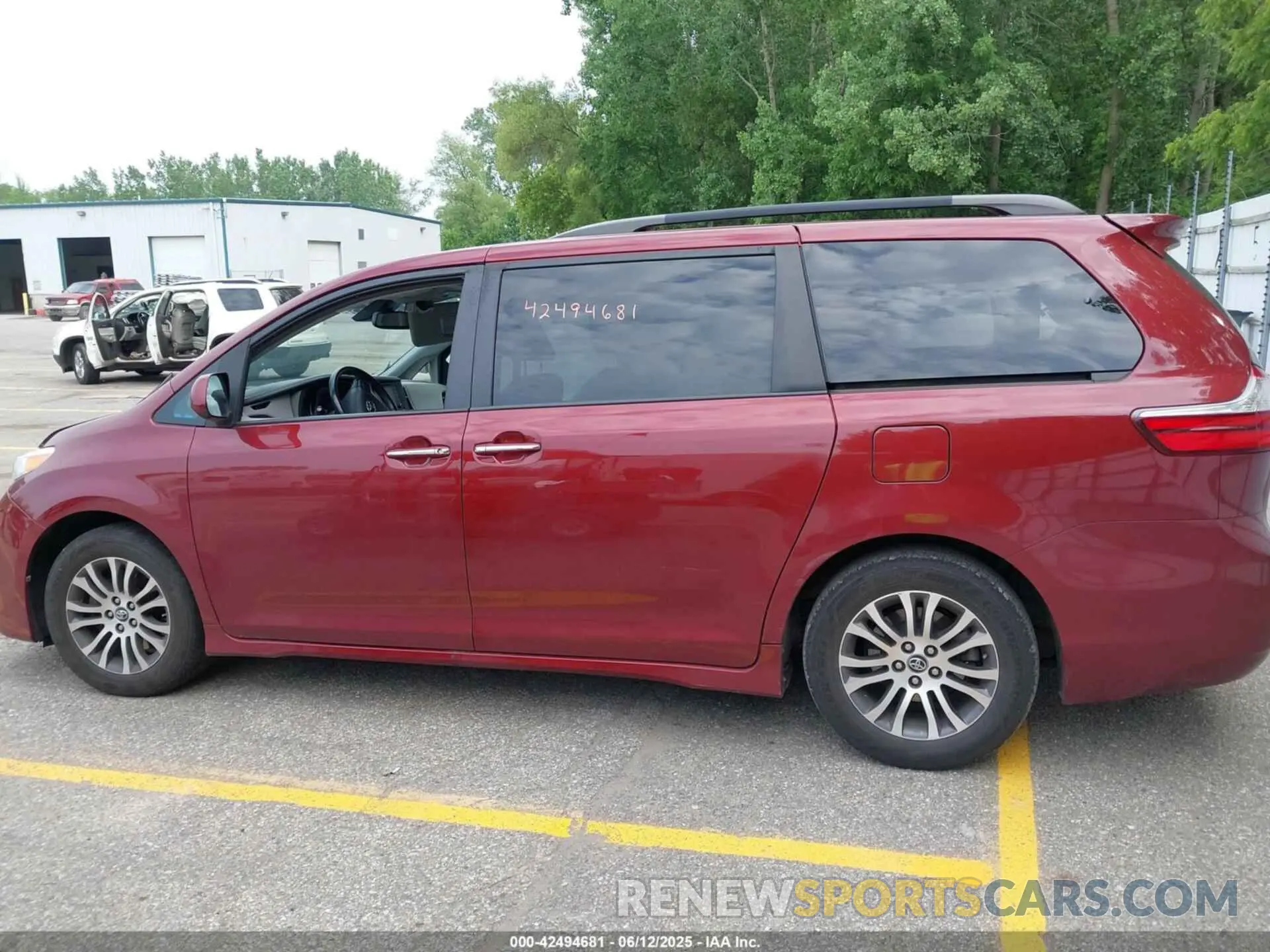 14 fotografías del automóvil dañado 5TDYZ3DC6KS996645 TOYOTA SIENNA 2019