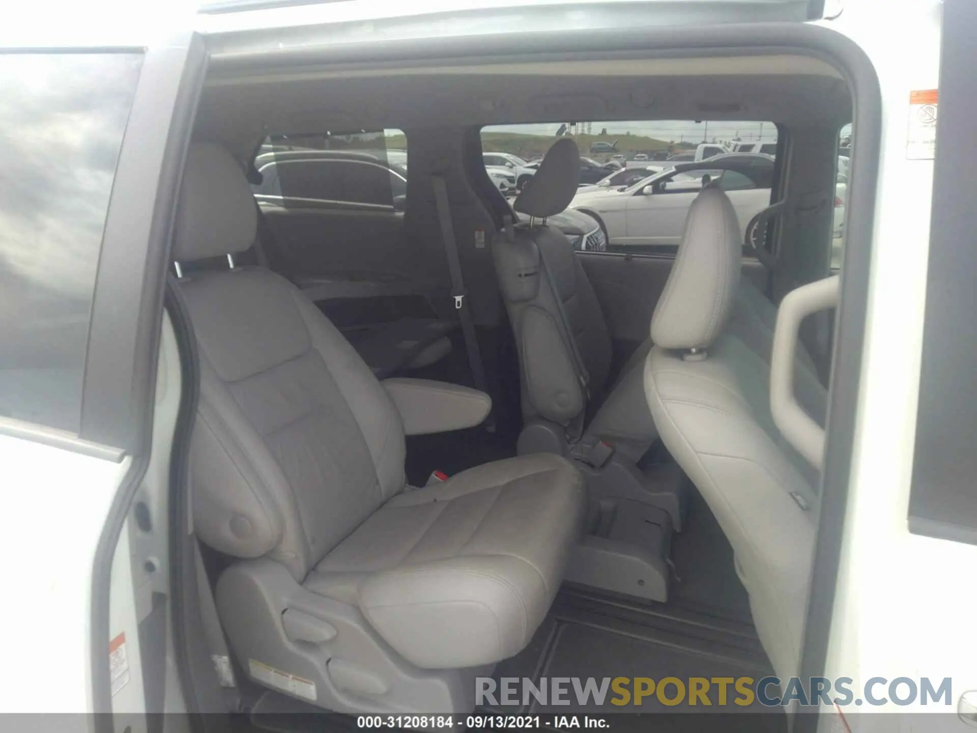 8 fotografías del automóvil dañado 5TDYZ3DC7KS006750 TOYOTA SIENNA 2019