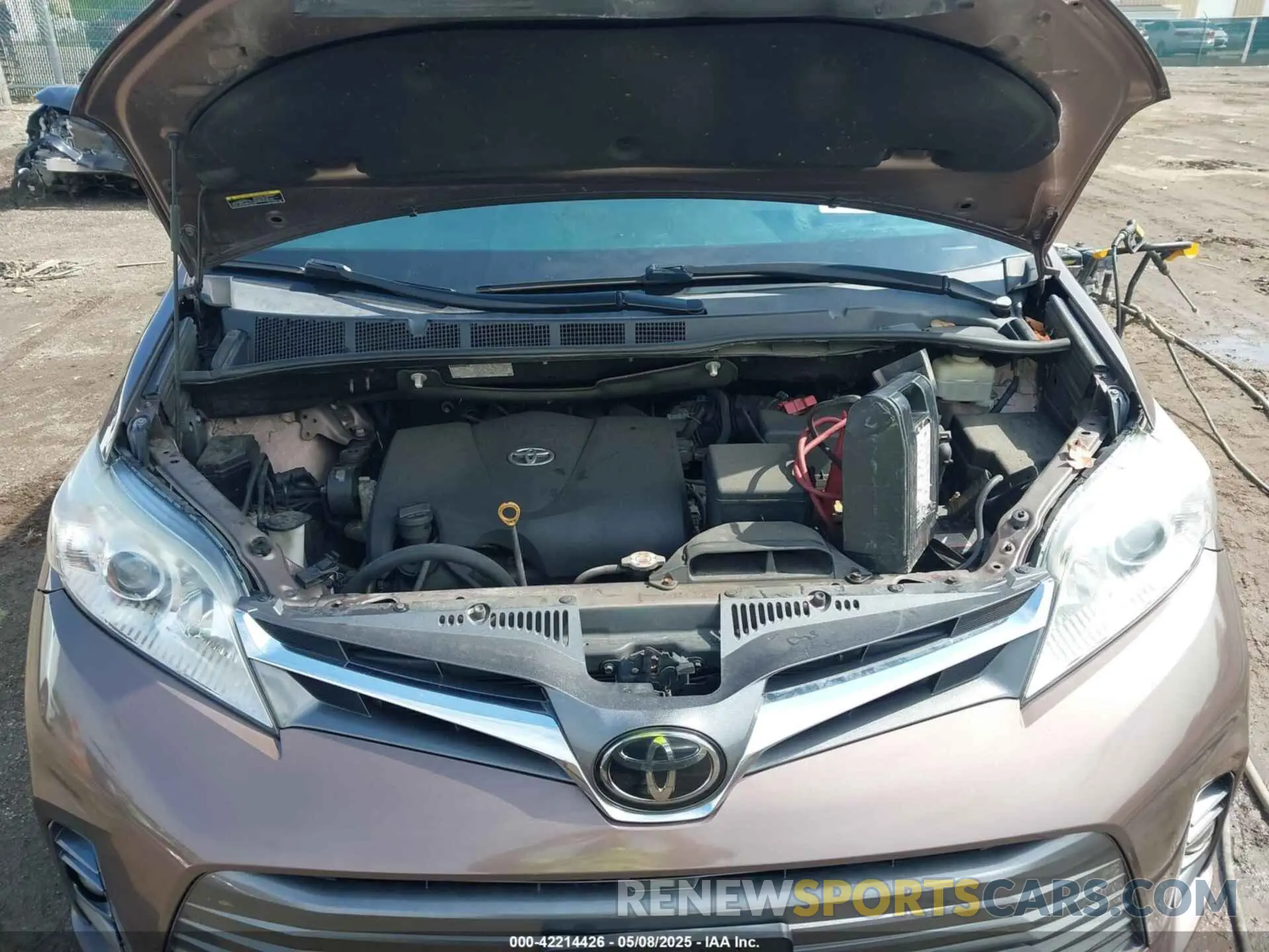 10 fotografías del automóvil dañado 5TDYZ3DC7KS980857 TOYOTA SIENNA 2019
