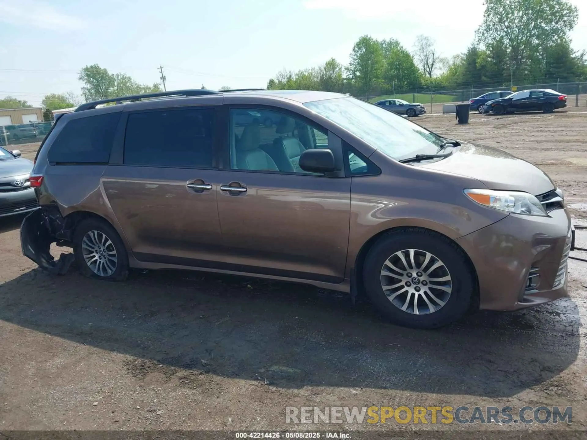 13 fotografías del automóvil dañado 5TDYZ3DC7KS980857 TOYOTA SIENNA 2019