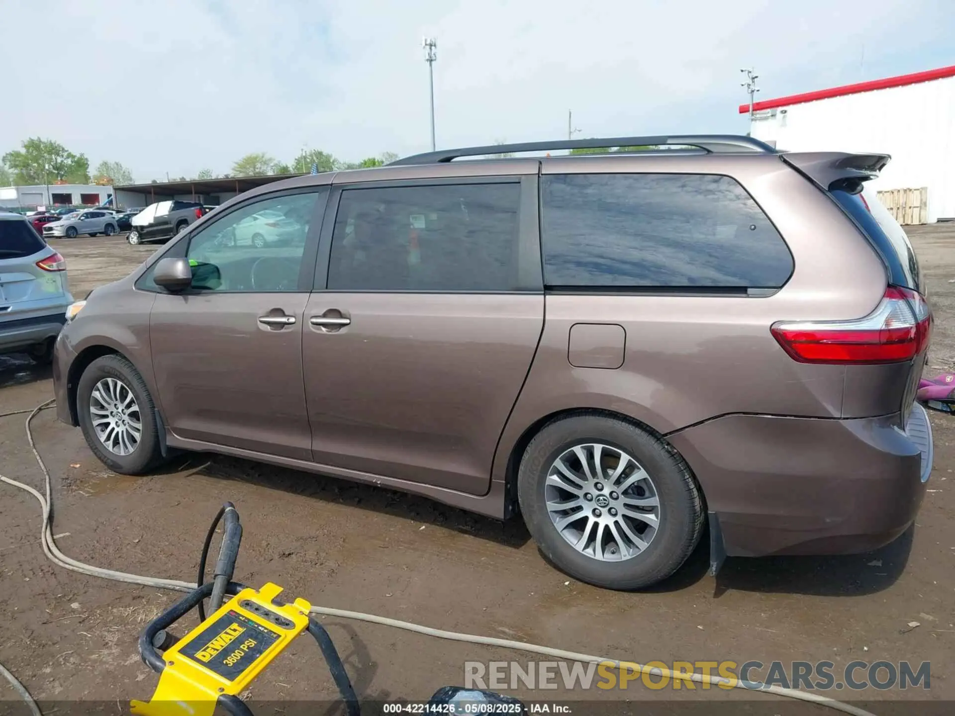 14 fotografías del automóvil dañado 5TDYZ3DC7KS980857 TOYOTA SIENNA 2019