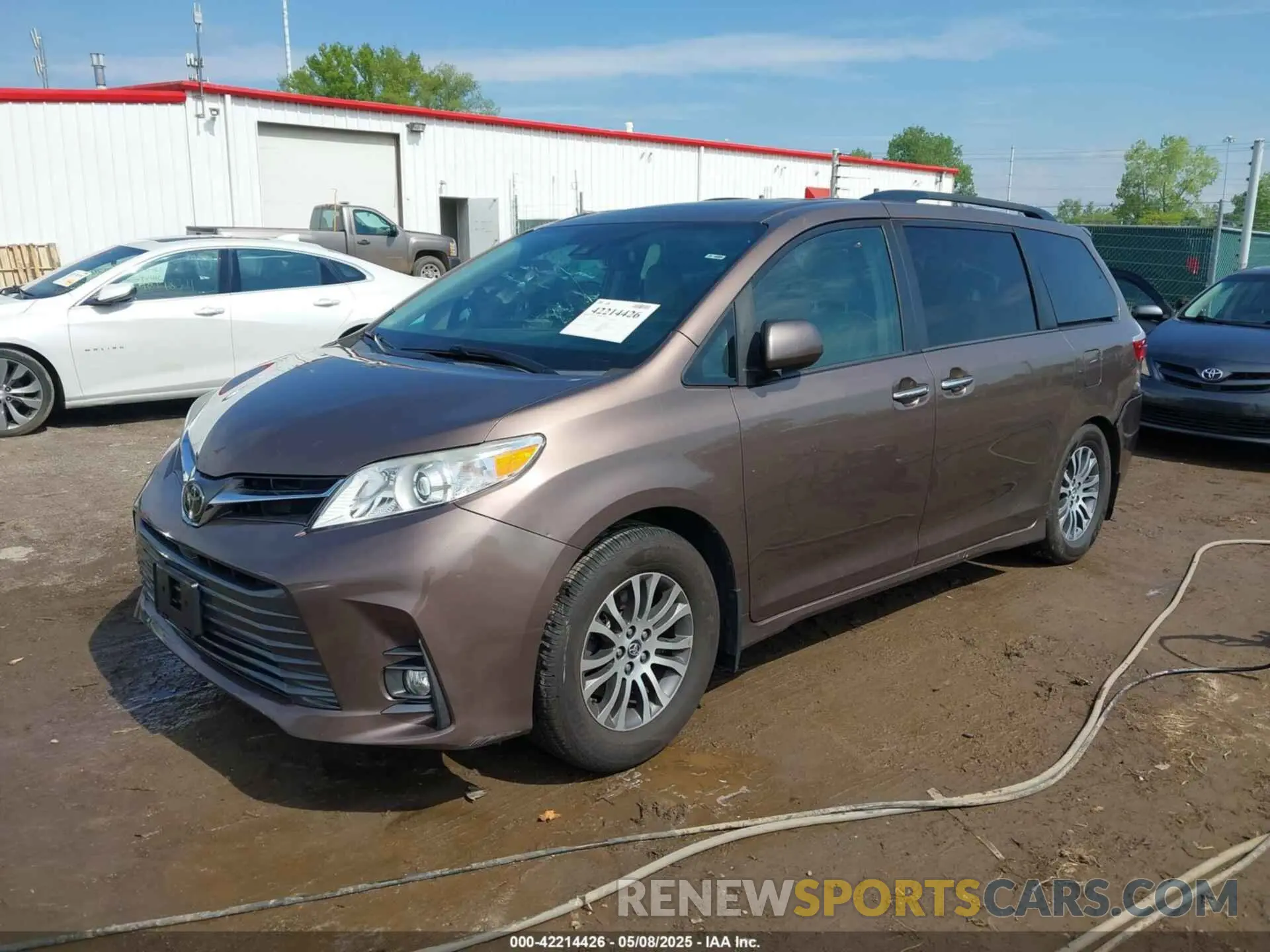 2 fotografías del automóvil dañado 5TDYZ3DC7KS980857 TOYOTA SIENNA 2019