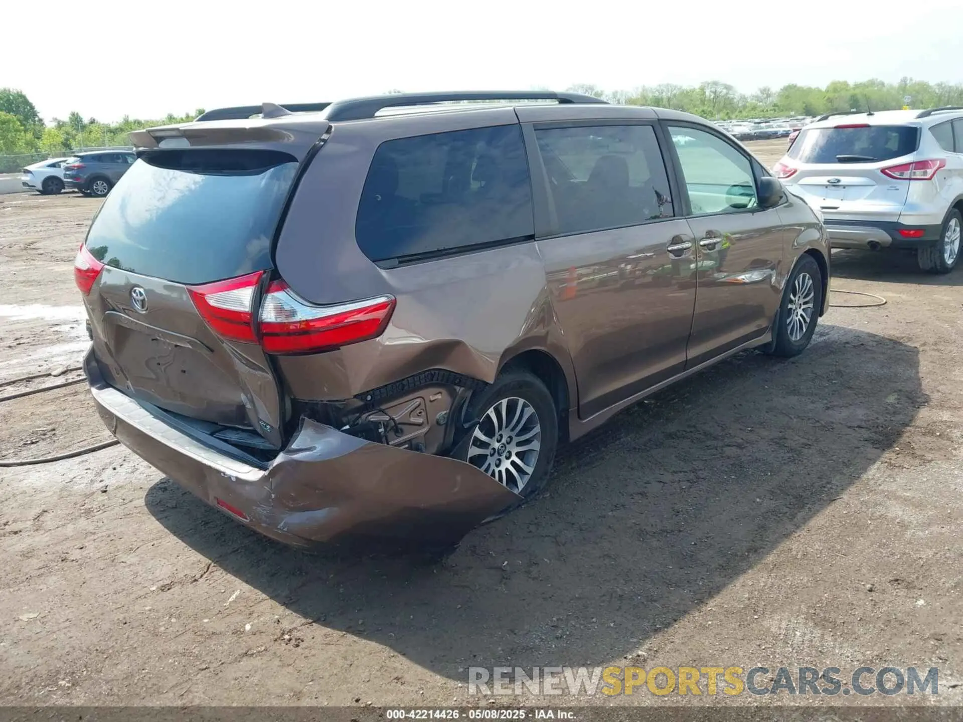 4 fotografías del automóvil dañado 5TDYZ3DC7KS980857 TOYOTA SIENNA 2019