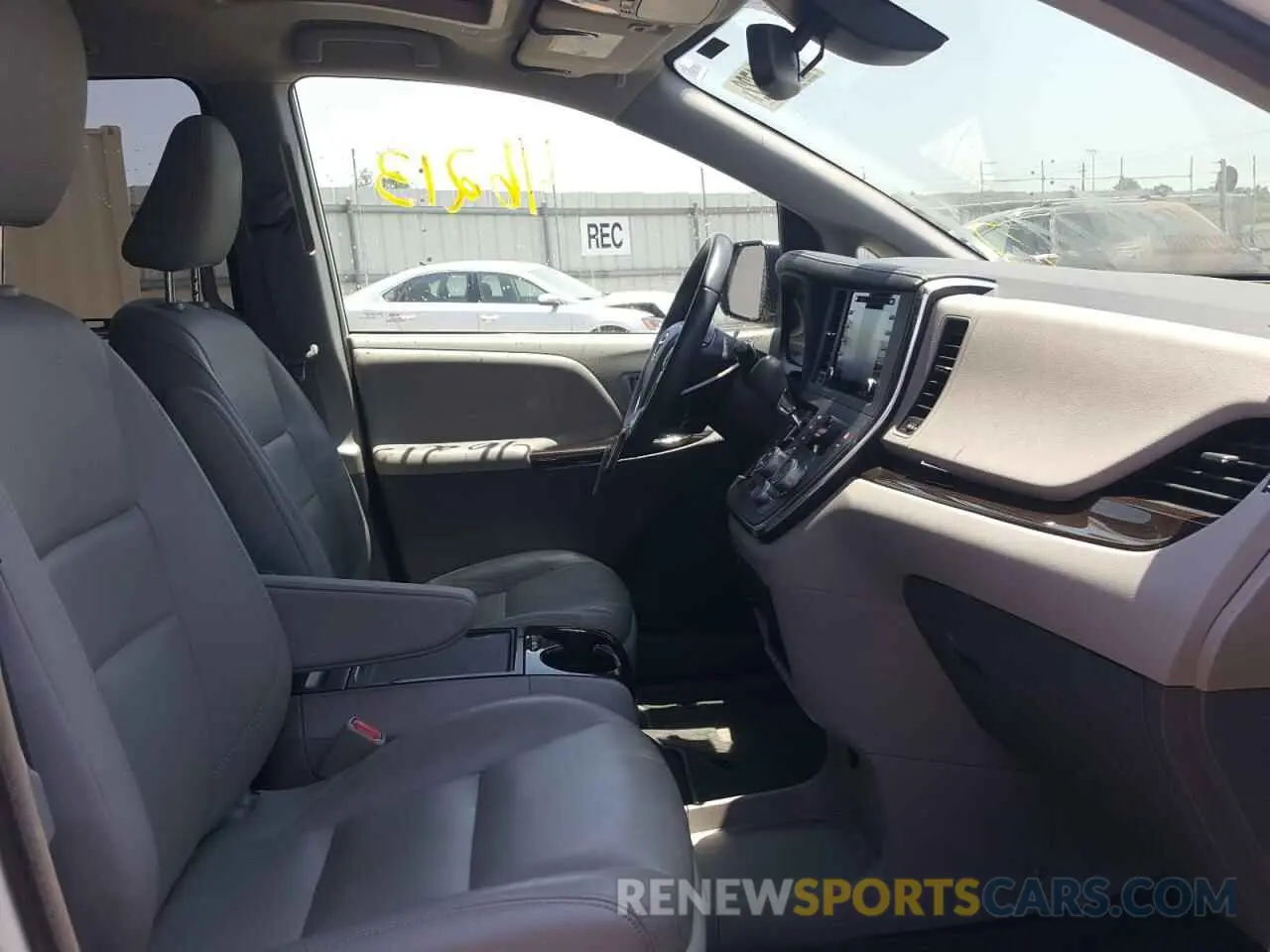 5 fotografías del automóvil dañado 5TDYZ3DC9KS970010 TOYOTA SIENNA 2019