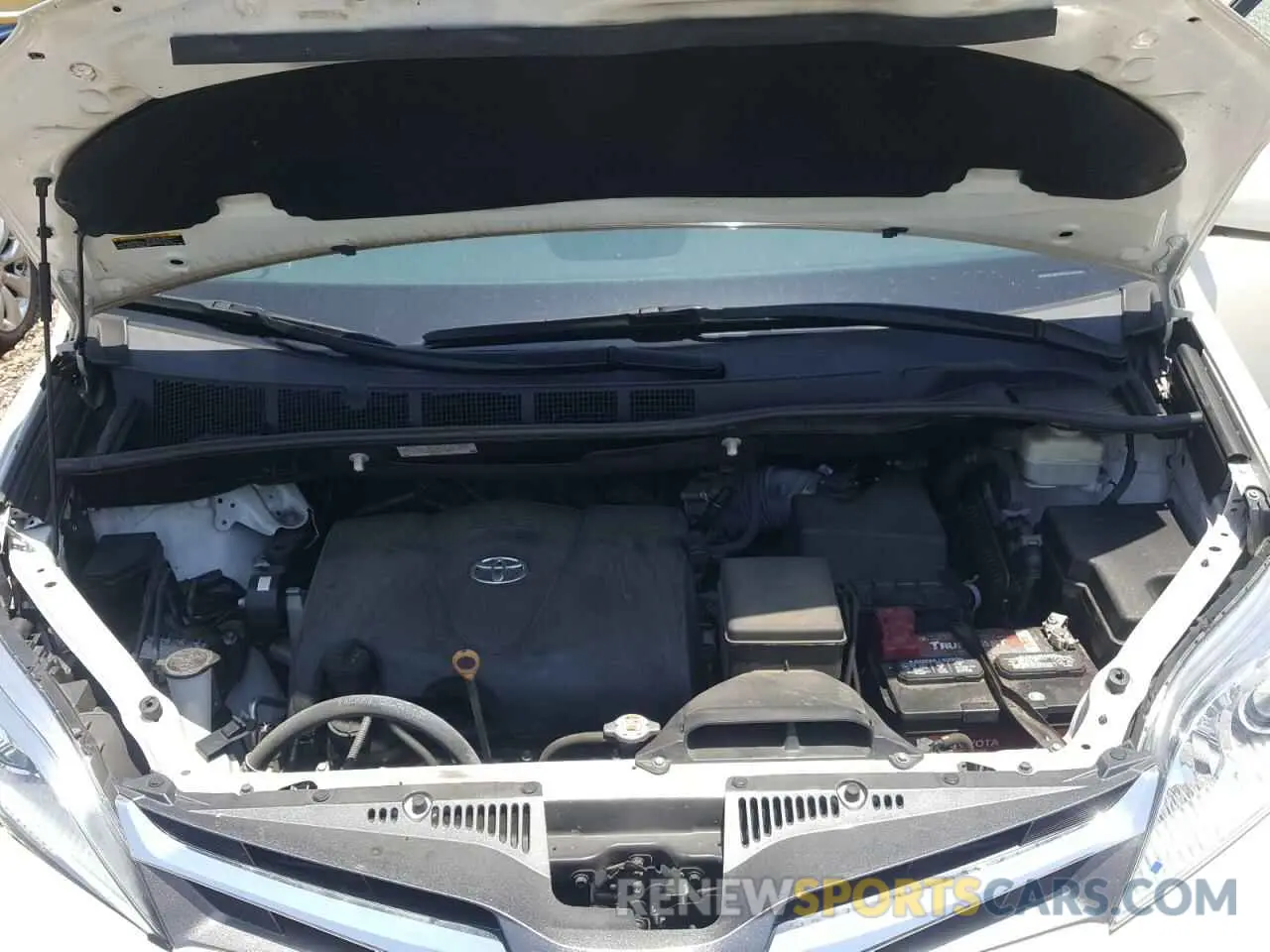 7 fotografías del automóvil dañado 5TDYZ3DC9KS970010 TOYOTA SIENNA 2019