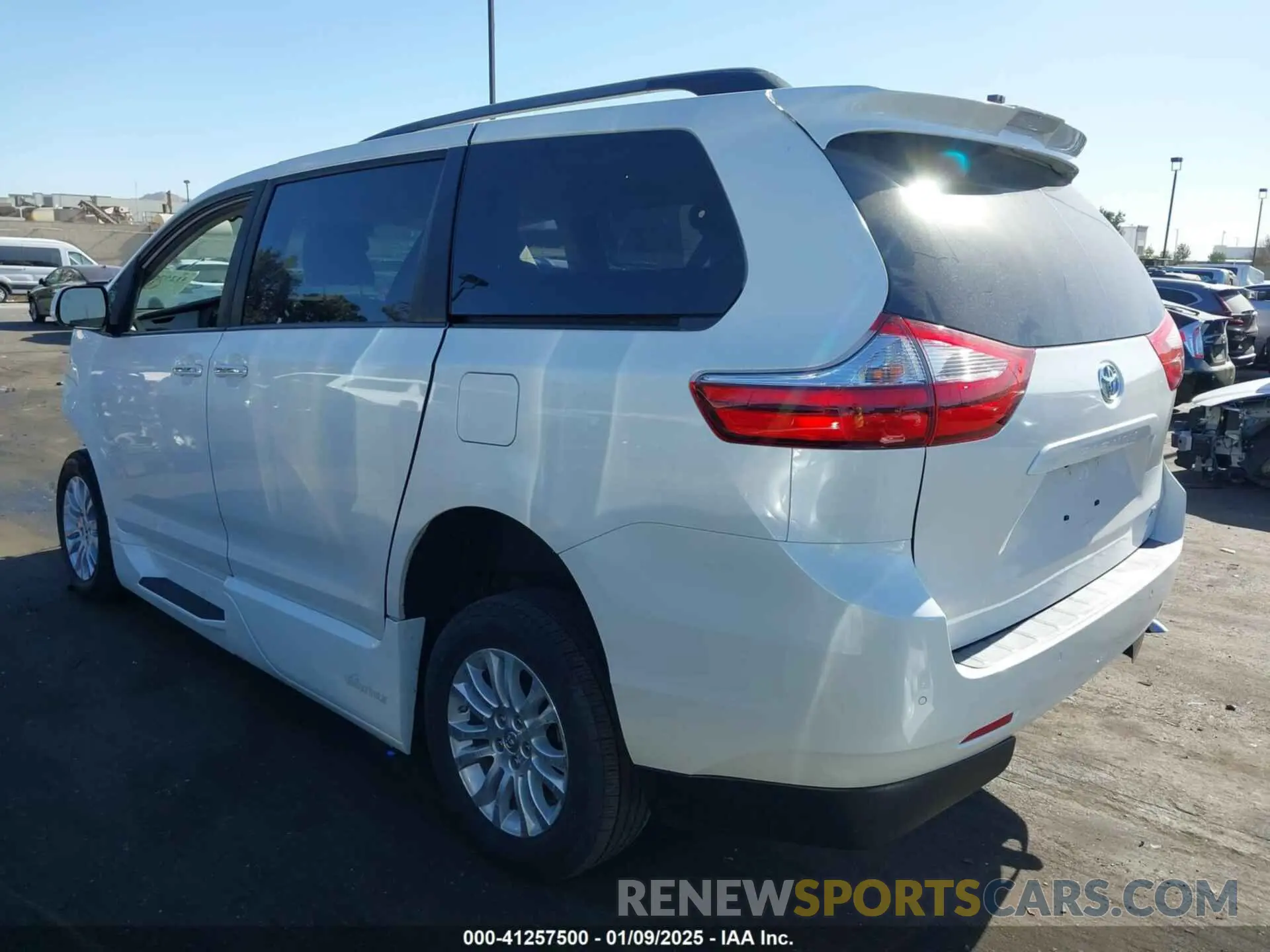 15 fotografías del automóvil dañado 5TDYZ3DC9KS997594 TOYOTA SIENNA 2019