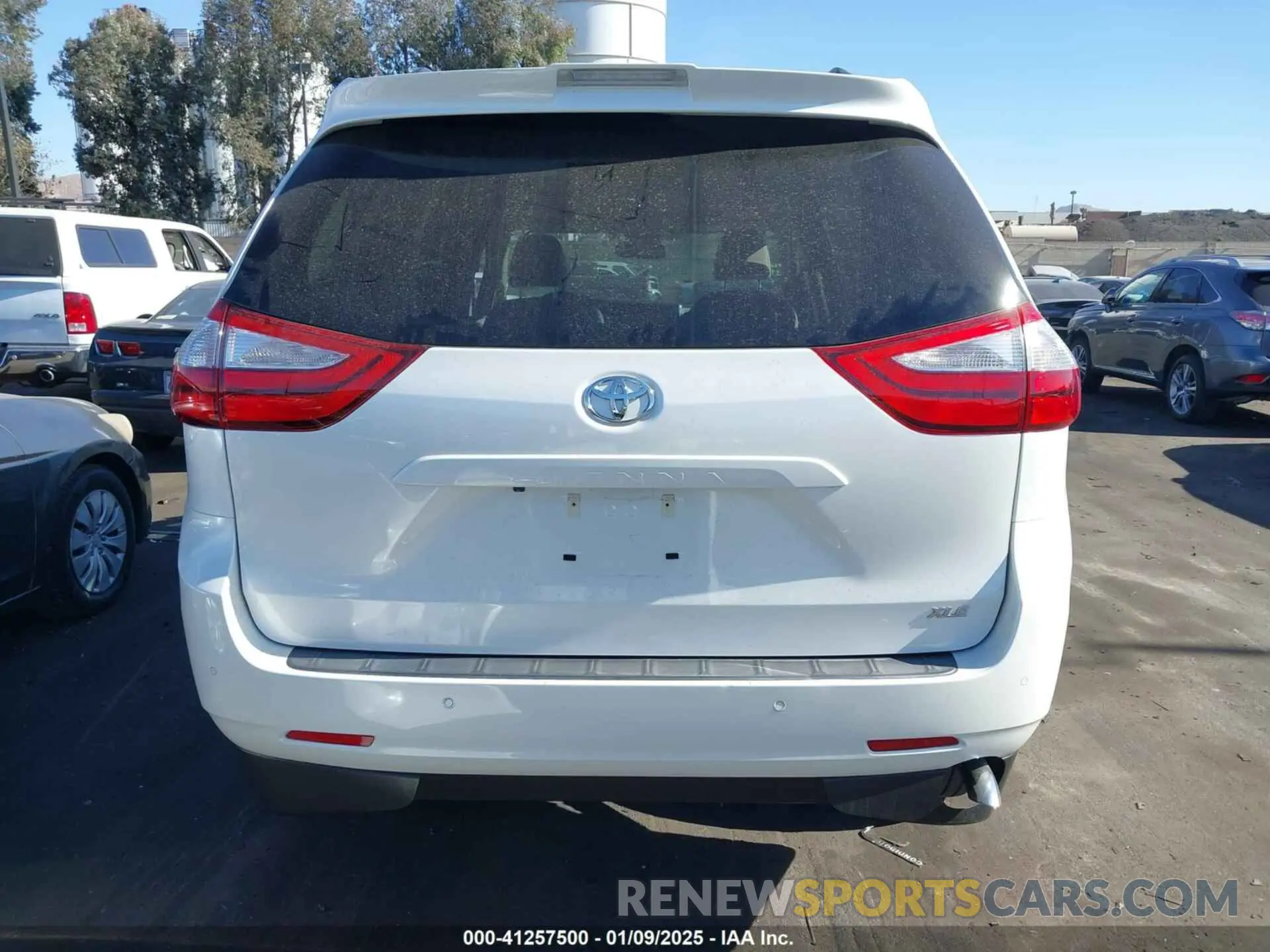 17 fotografías del automóvil dañado 5TDYZ3DC9KS997594 TOYOTA SIENNA 2019