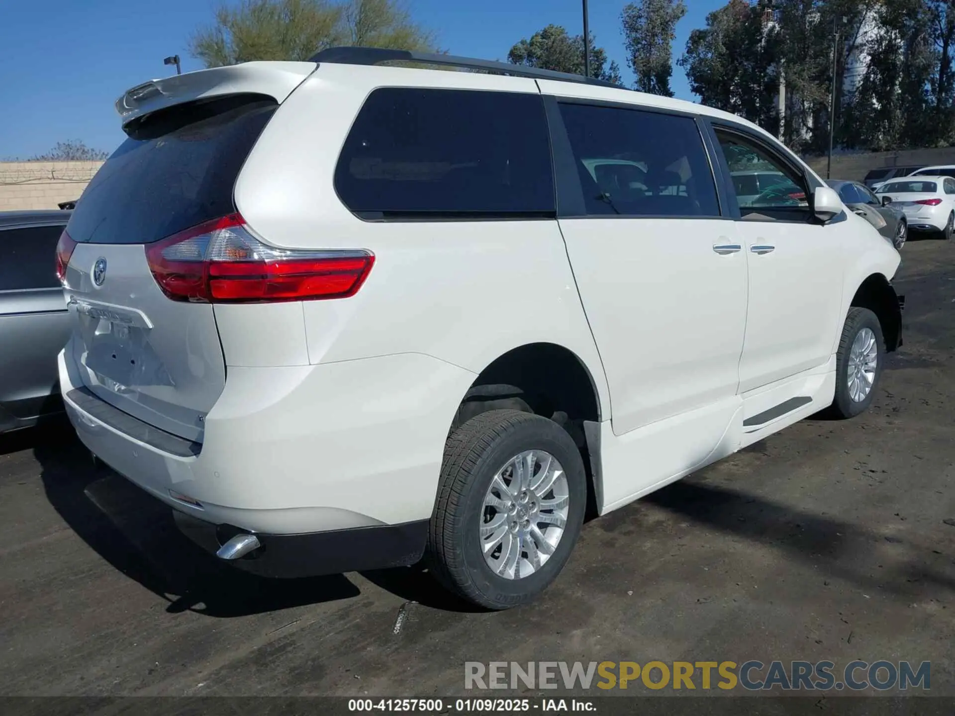 4 fotografías del automóvil dañado 5TDYZ3DC9KS997594 TOYOTA SIENNA 2019