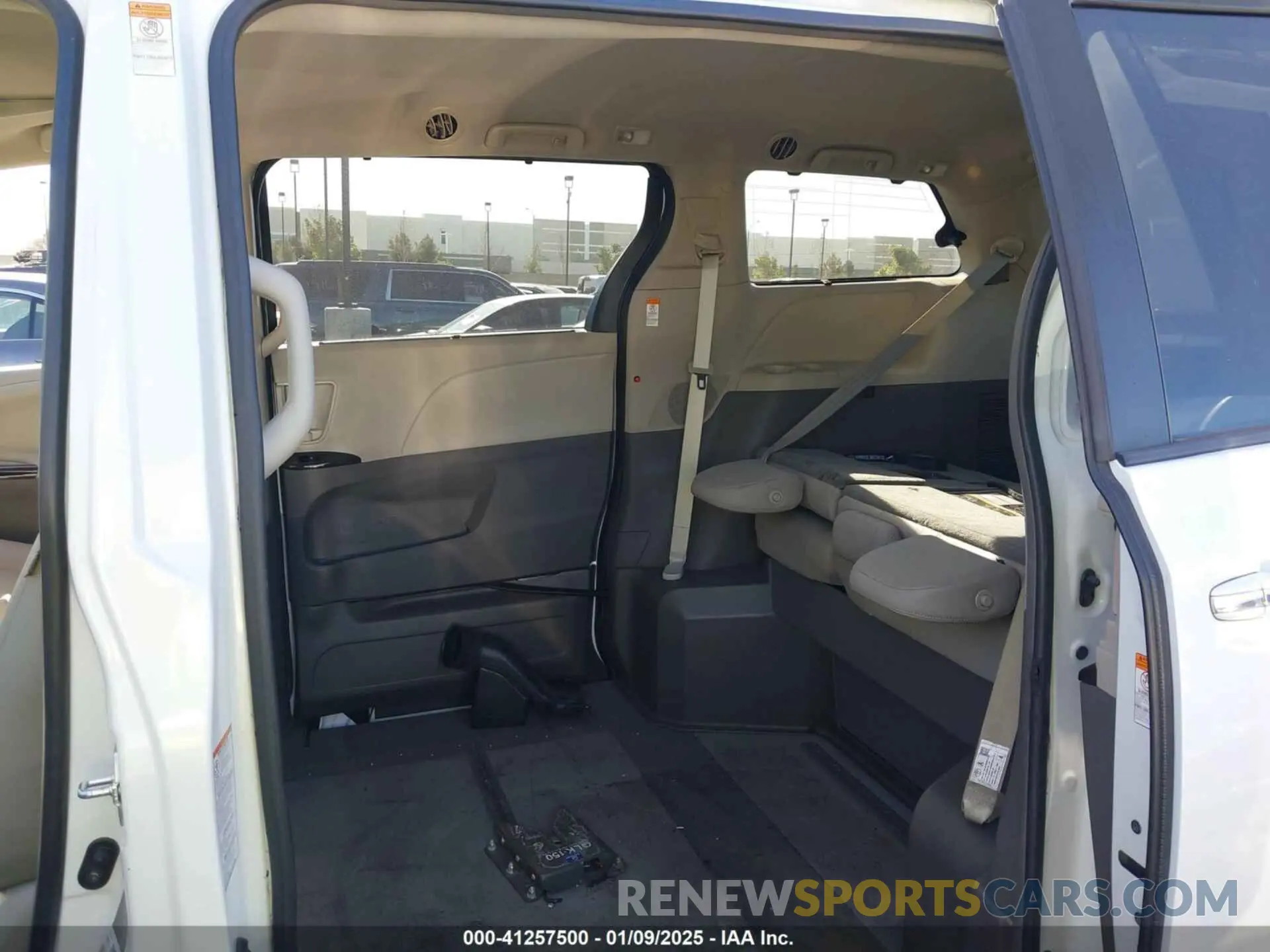 8 fotografías del automóvil dañado 5TDYZ3DC9KS997594 TOYOTA SIENNA 2019
