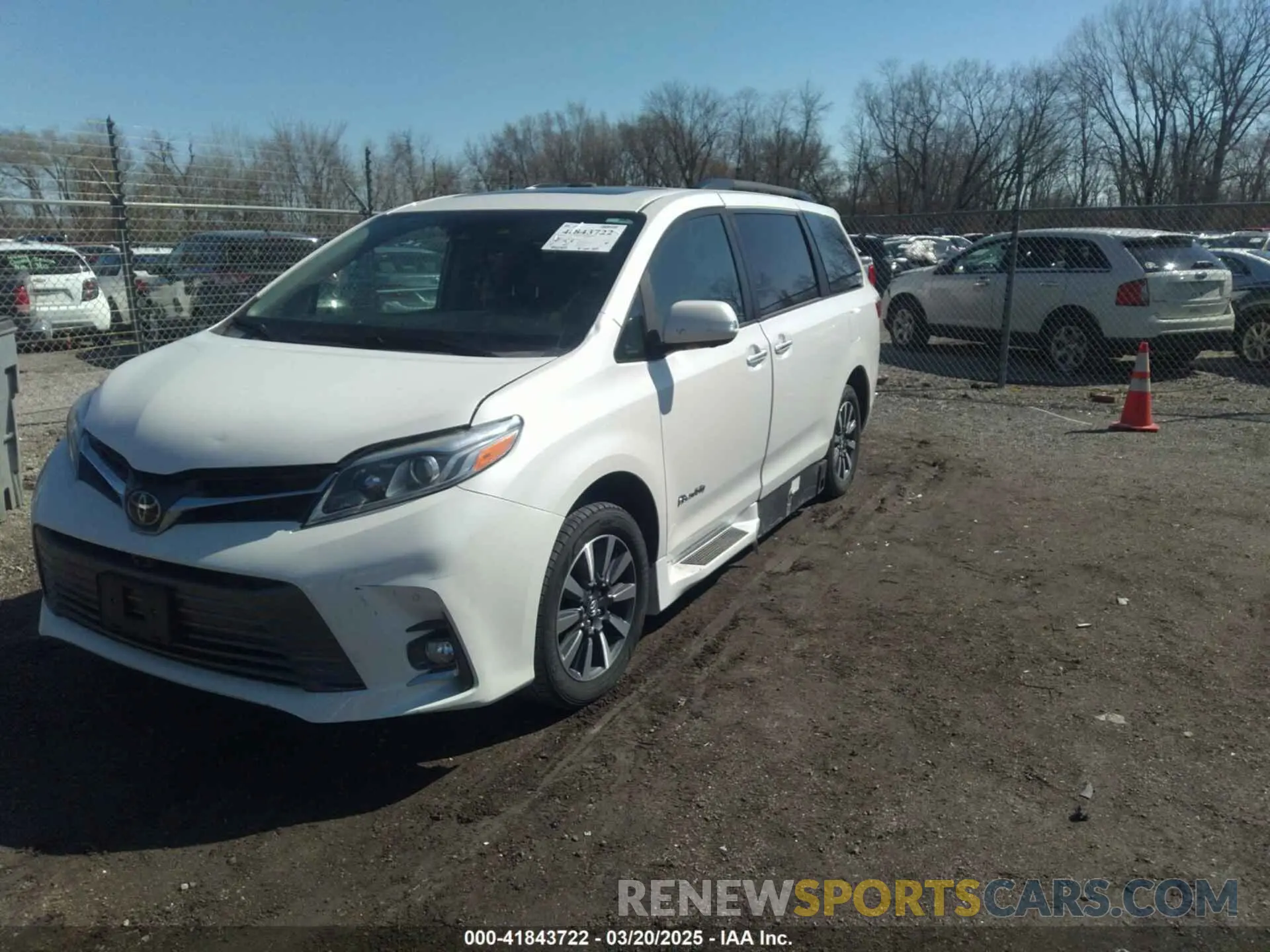 2 fotografías del automóvil dañado 5TDYZ3DCXKS980027 TOYOTA SIENNA 2019
