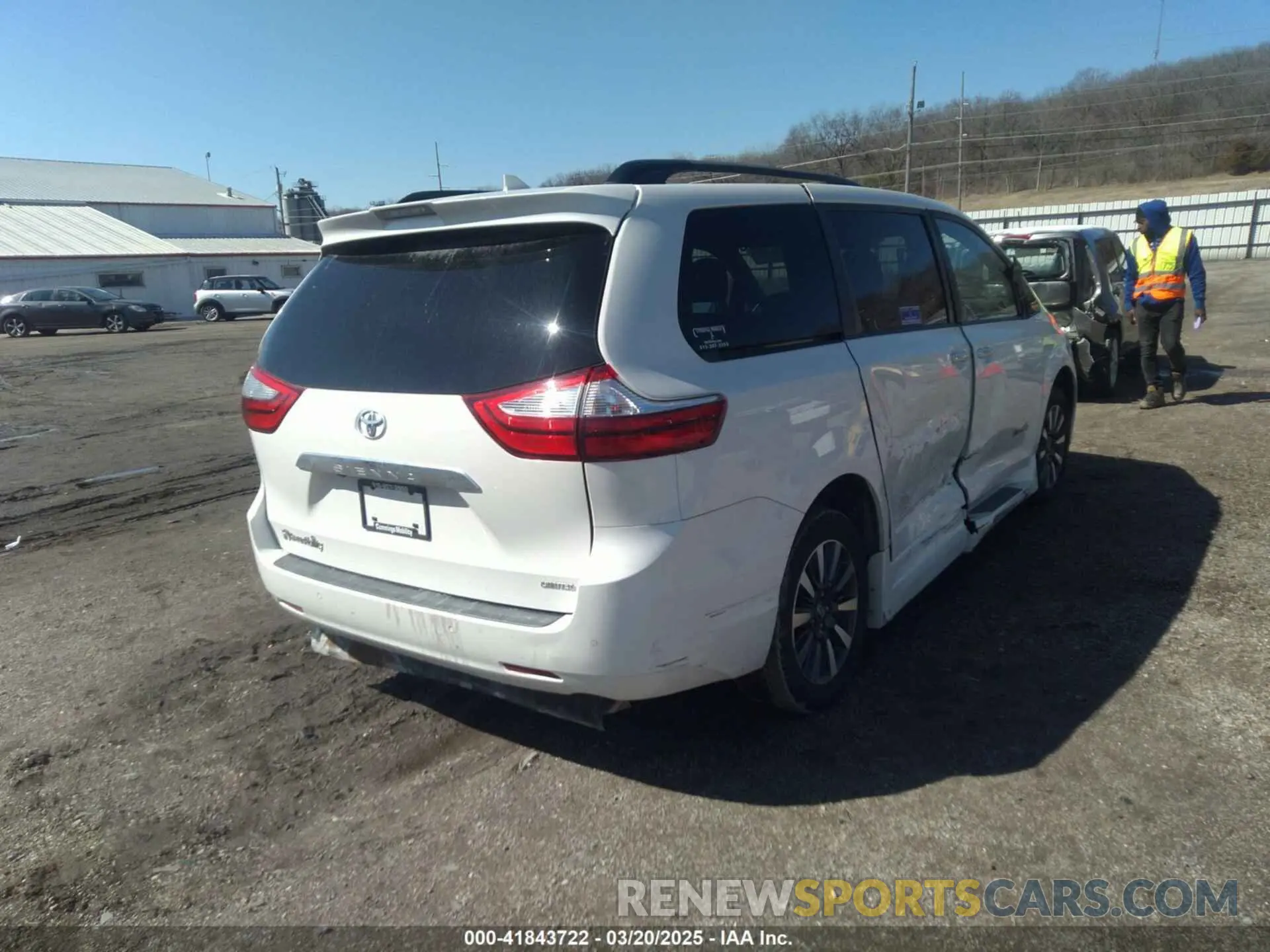 4 fotografías del automóvil dañado 5TDYZ3DCXKS980027 TOYOTA SIENNA 2019