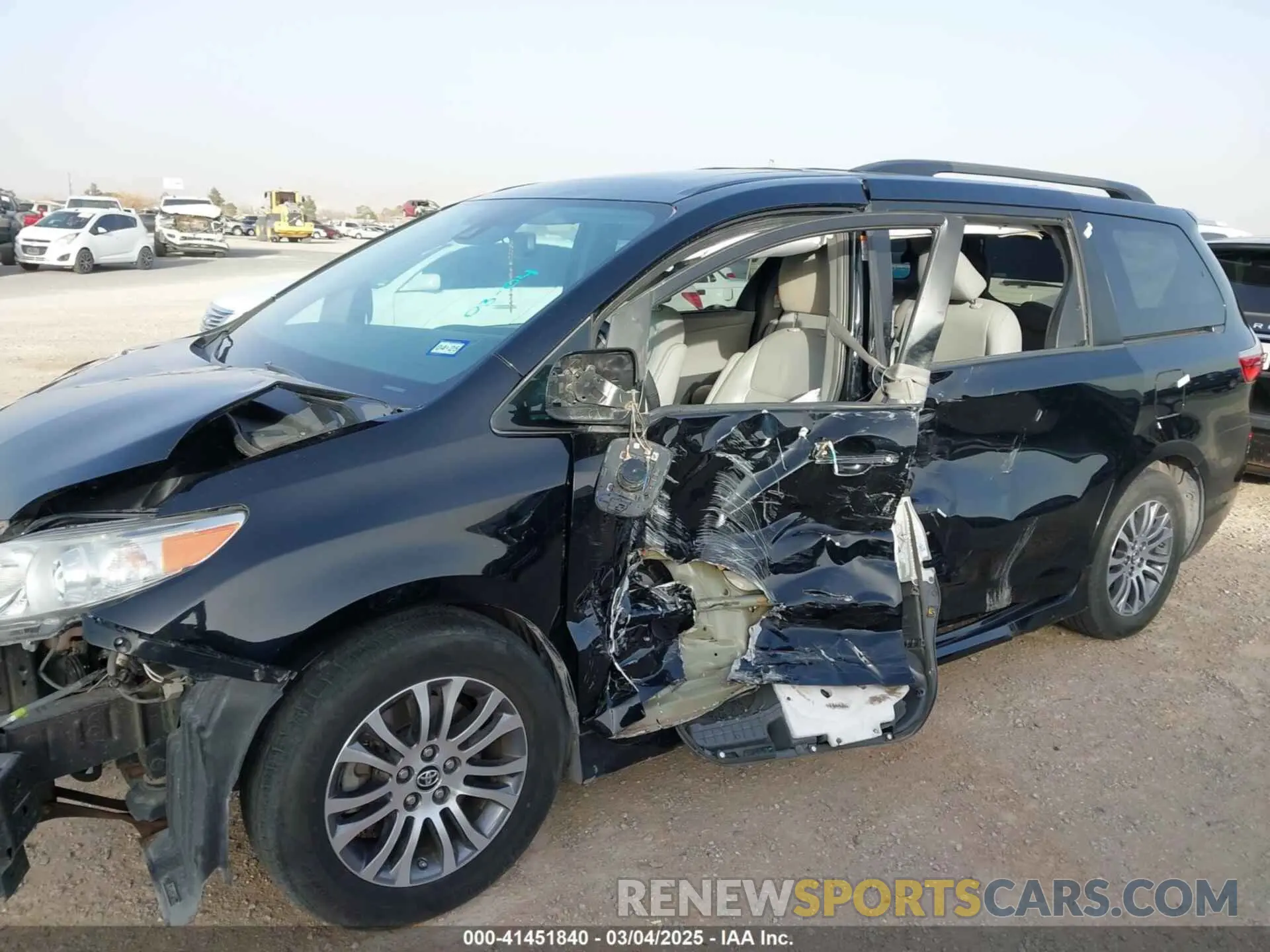 17 fotografías del automóvil dañado 5TDYZ3DCXKS986393 TOYOTA SIENNA 2019