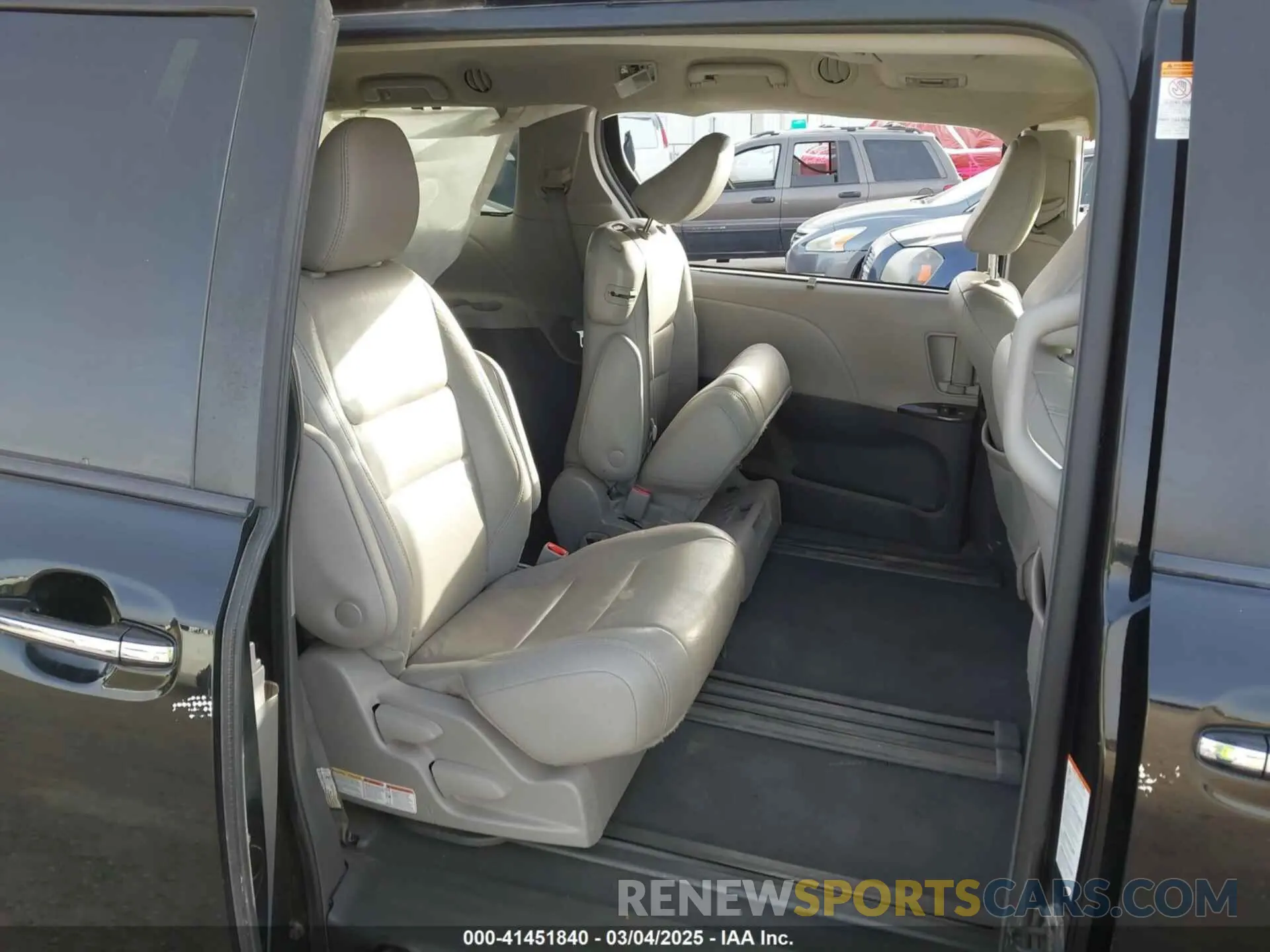 8 fotografías del automóvil dañado 5TDYZ3DCXKS986393 TOYOTA SIENNA 2019
