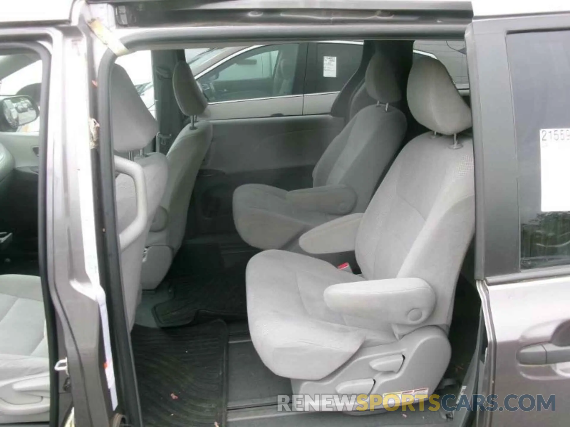 12 fotografías del automóvil dañado 5TDZZ3DC2KS002996 TOYOTA SIENNA 2019