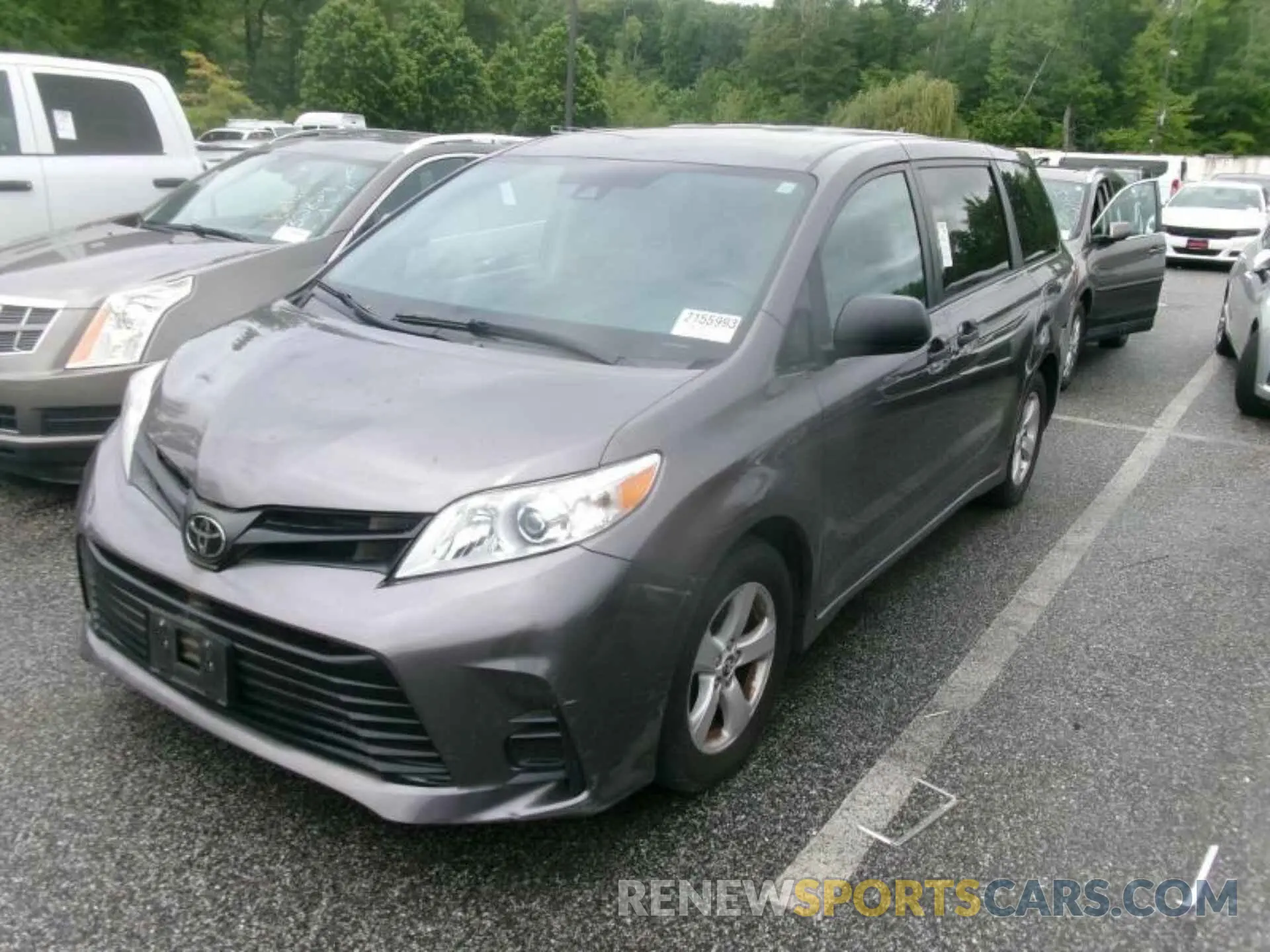 2 fotografías del automóvil dañado 5TDZZ3DC2KS002996 TOYOTA SIENNA 2019