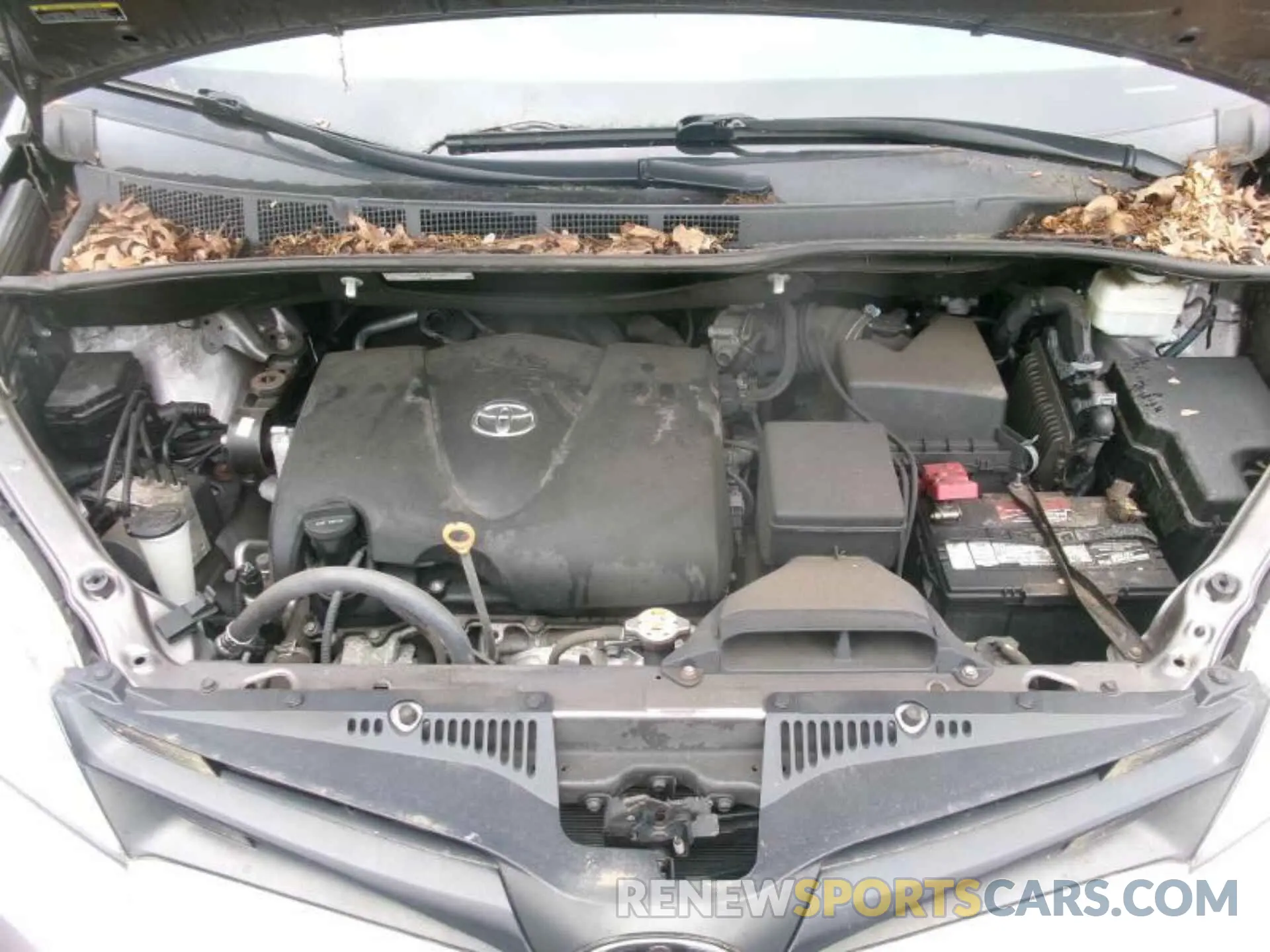 20 fotografías del automóvil dañado 5TDZZ3DC2KS002996 TOYOTA SIENNA 2019