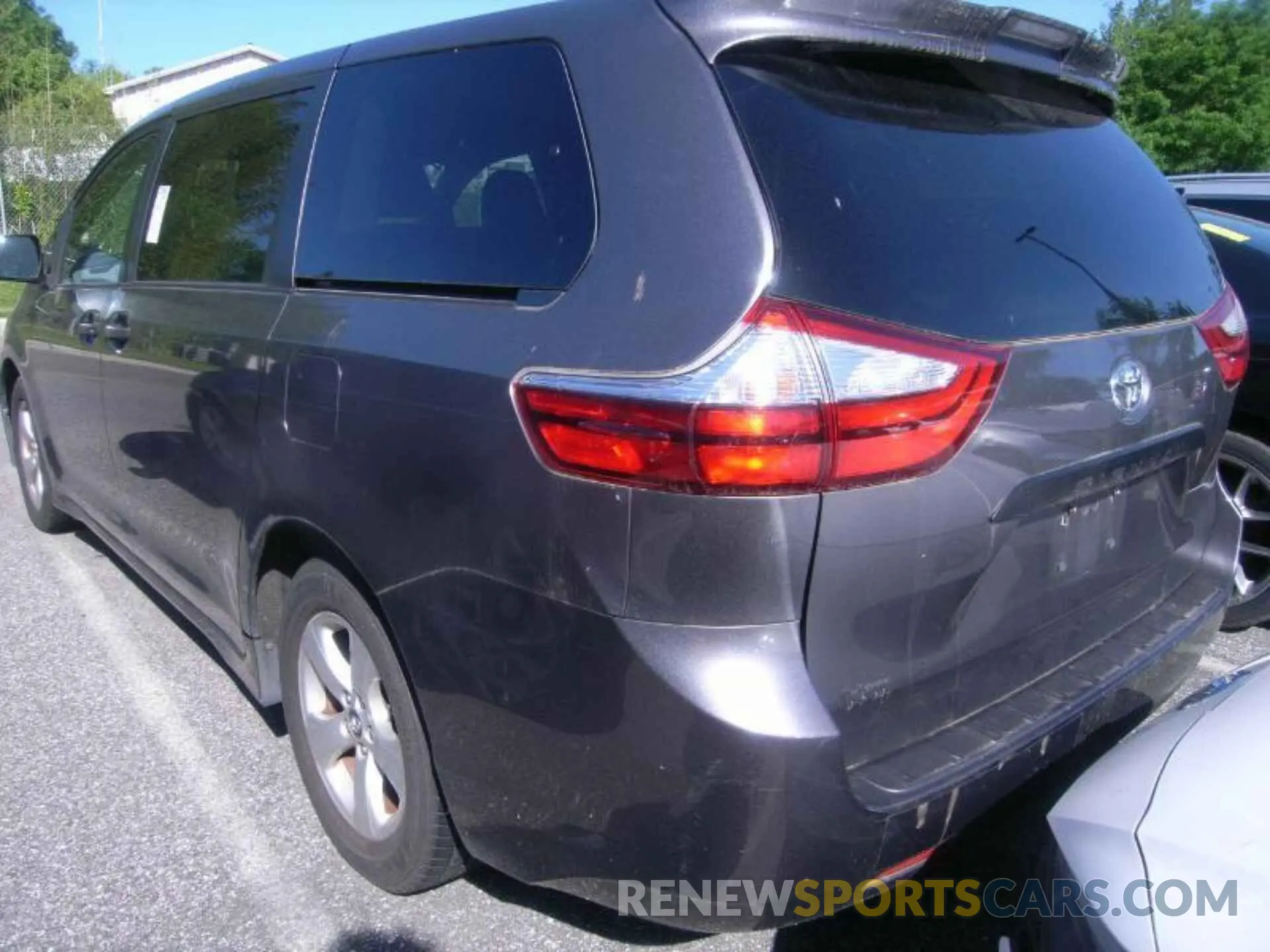 24 fotografías del automóvil dañado 5TDZZ3DC2KS002996 TOYOTA SIENNA 2019