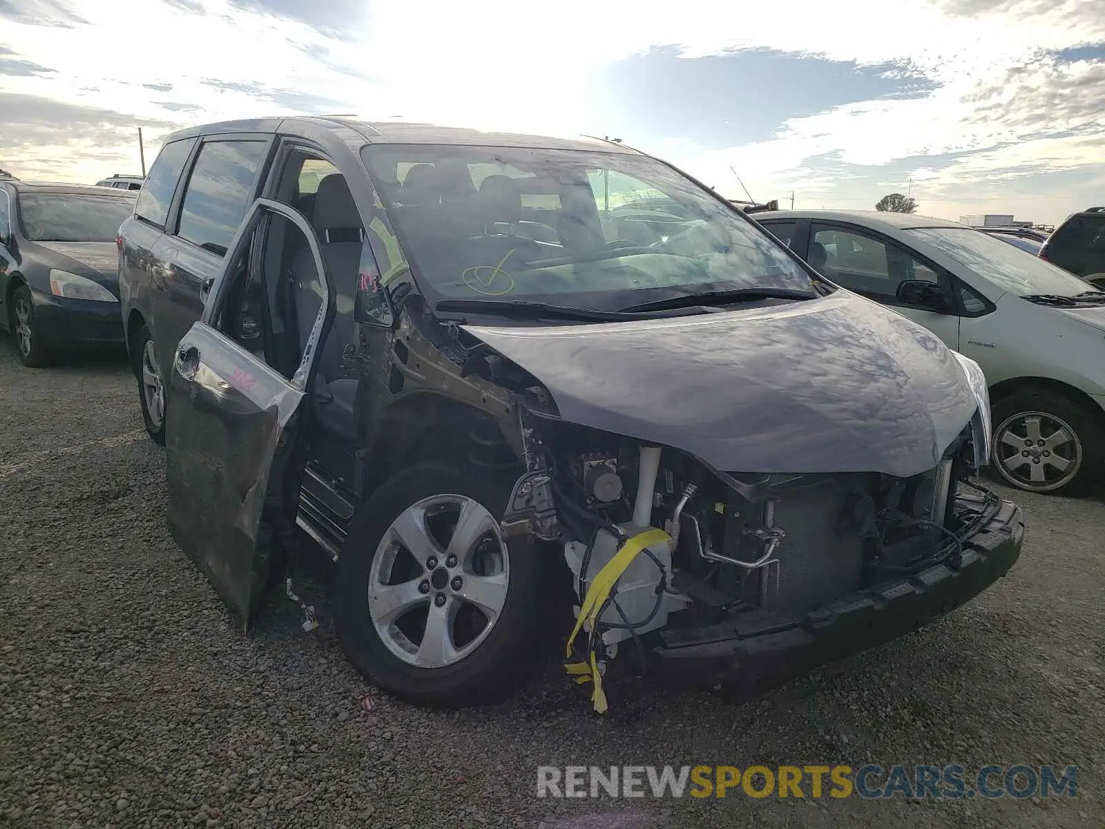 1 fotografías del automóvil dañado 5TDZZ3DC2KS005901 TOYOTA SIENNA 2019
