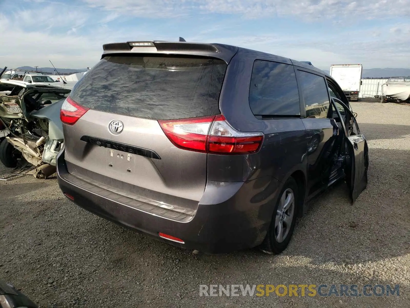 4 fotografías del automóvil dañado 5TDZZ3DC2KS005901 TOYOTA SIENNA 2019
