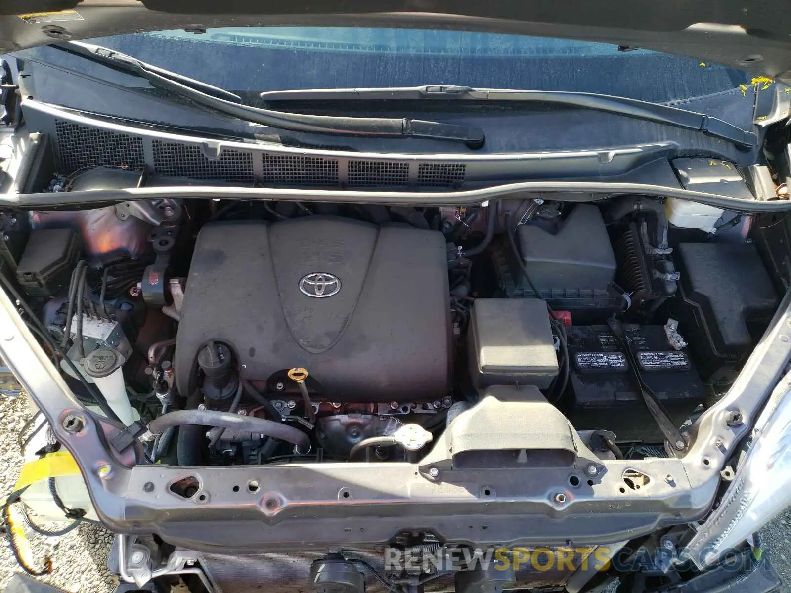 7 fotografías del automóvil dañado 5TDZZ3DC2KS005901 TOYOTA SIENNA 2019