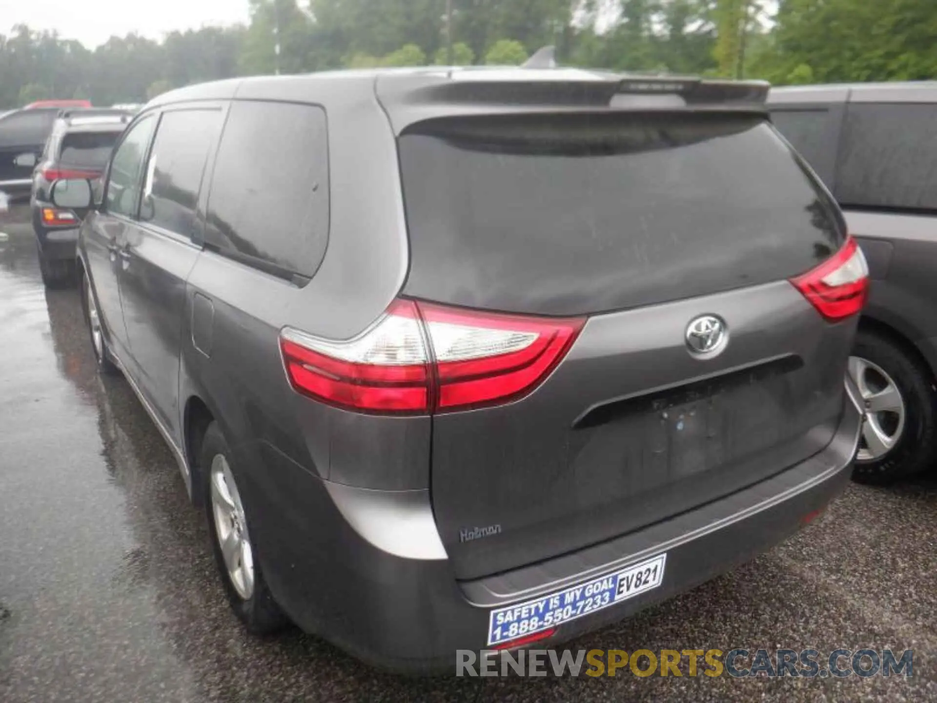 11 fotografías del automóvil dañado 5TDZZ3DC2KS008944 TOYOTA SIENNA 2019