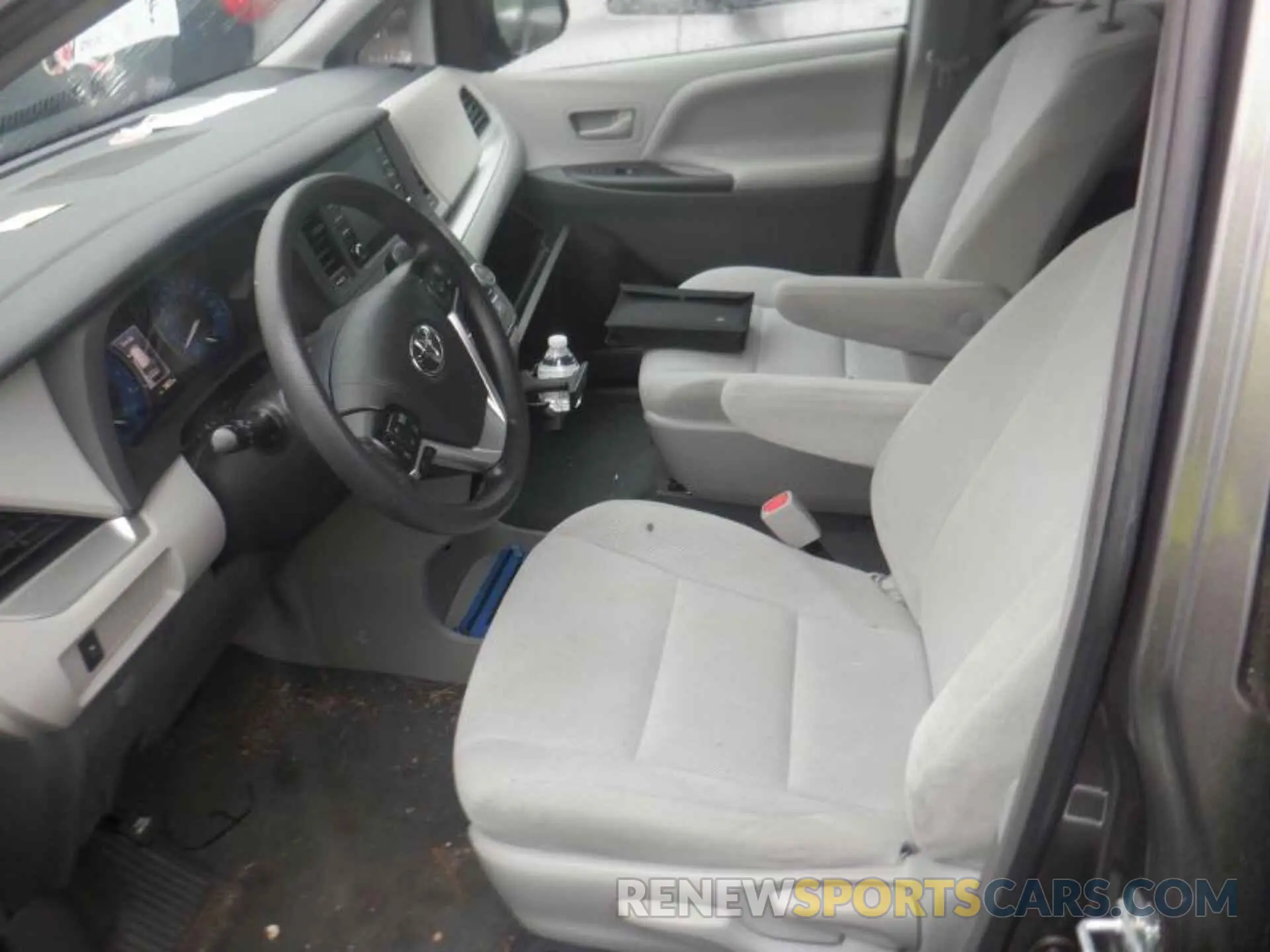2 fotografías del automóvil dañado 5TDZZ3DC2KS008944 TOYOTA SIENNA 2019