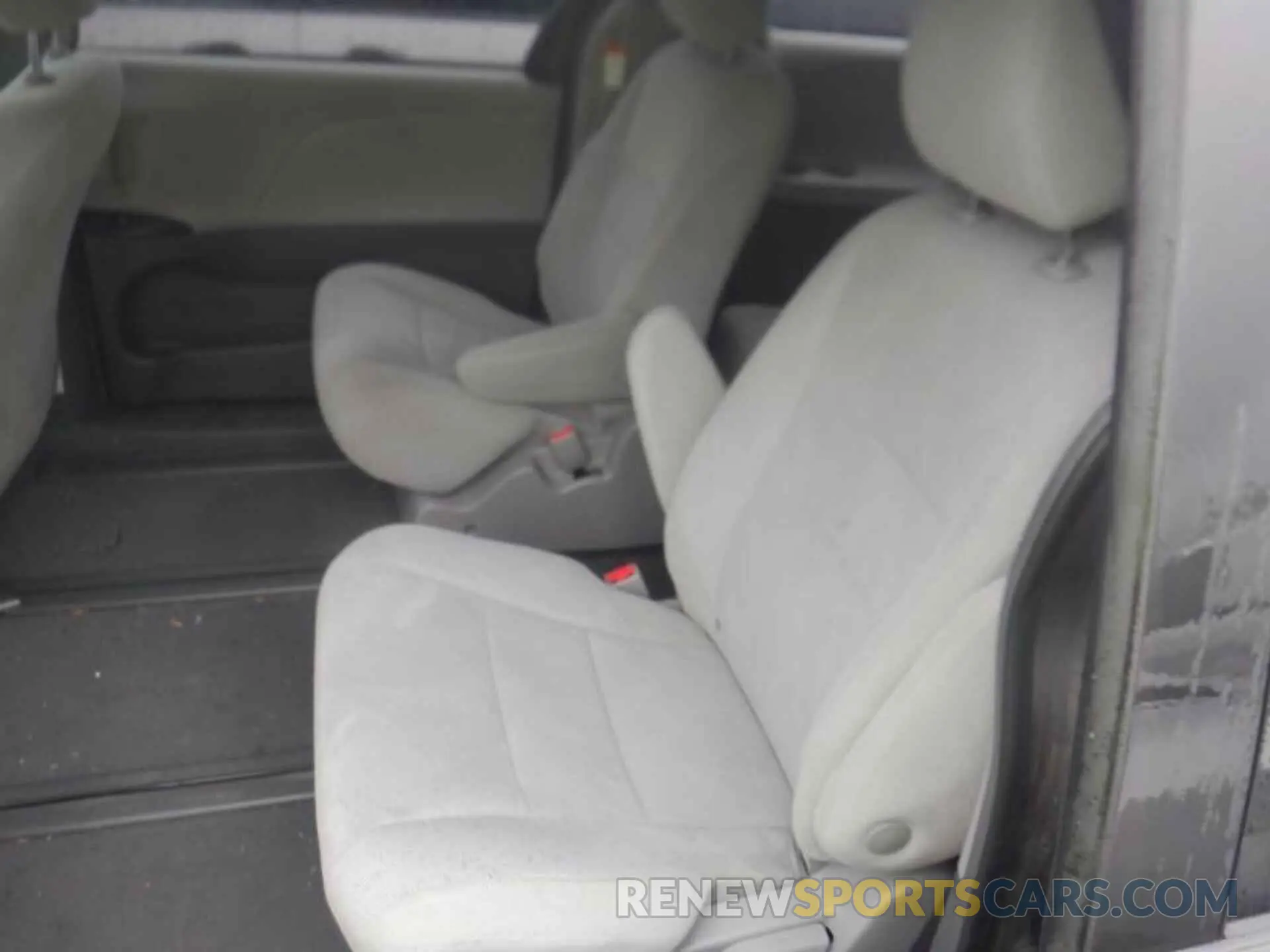 7 fotografías del automóvil dañado 5TDZZ3DC2KS008944 TOYOTA SIENNA 2019