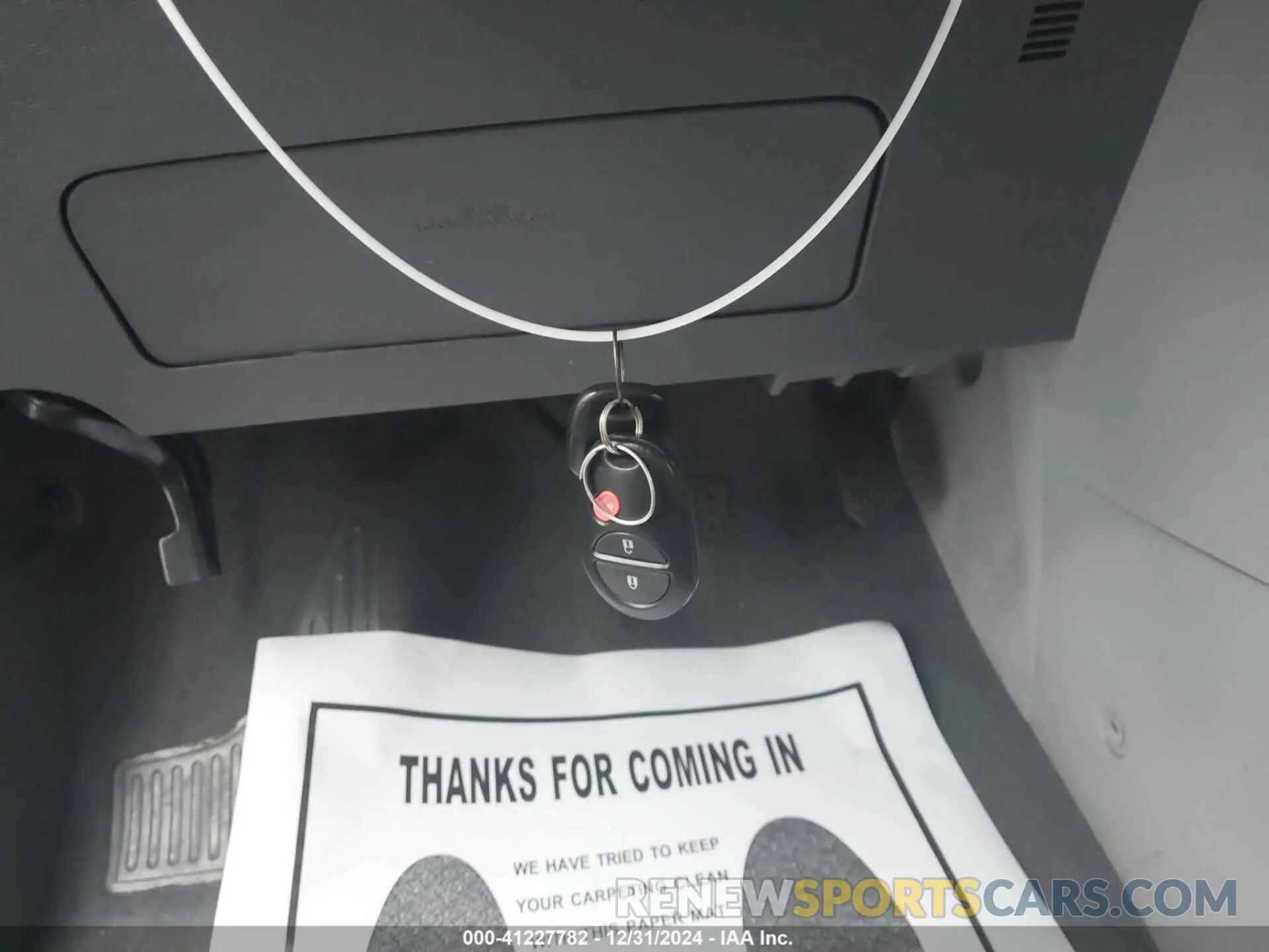 11 fotografías del automóvil dañado 5TDZZ3DC5KS010008 TOYOTA SIENNA 2019