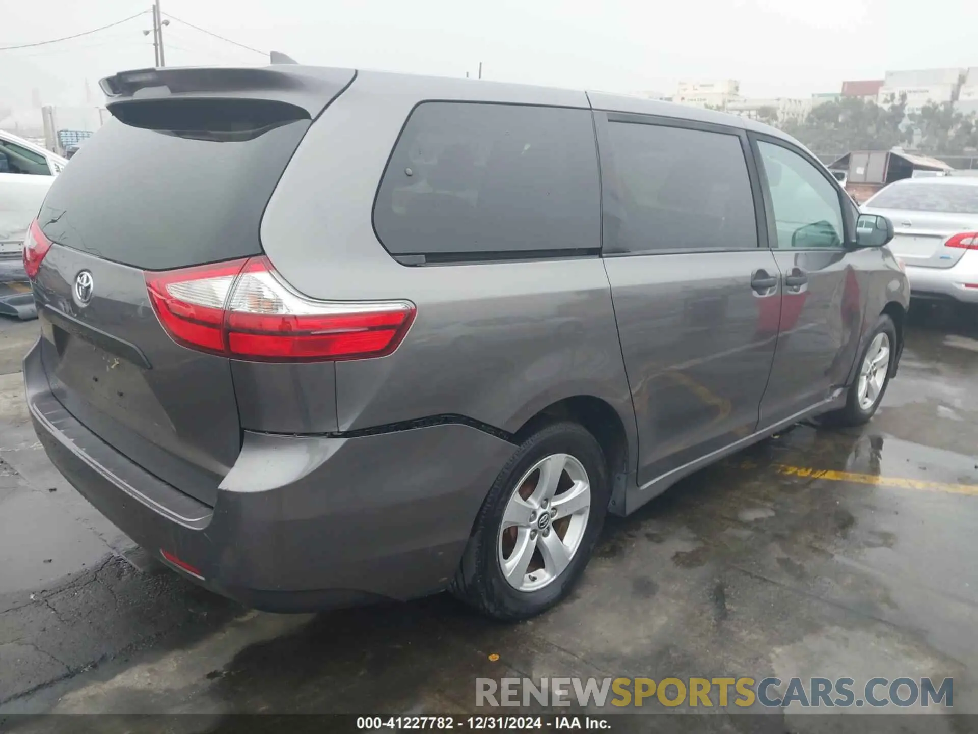 4 fotografías del automóvil dañado 5TDZZ3DC5KS010008 TOYOTA SIENNA 2019