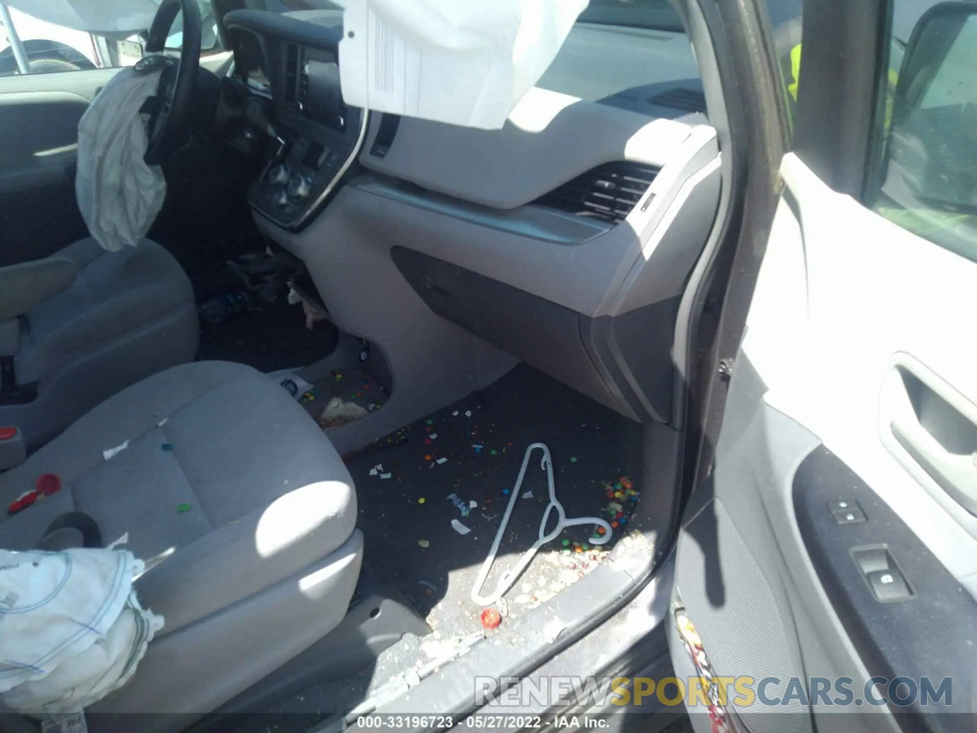 5 fotografías del automóvil dañado 5TDZZ3DC7KS008096 TOYOTA SIENNA 2019