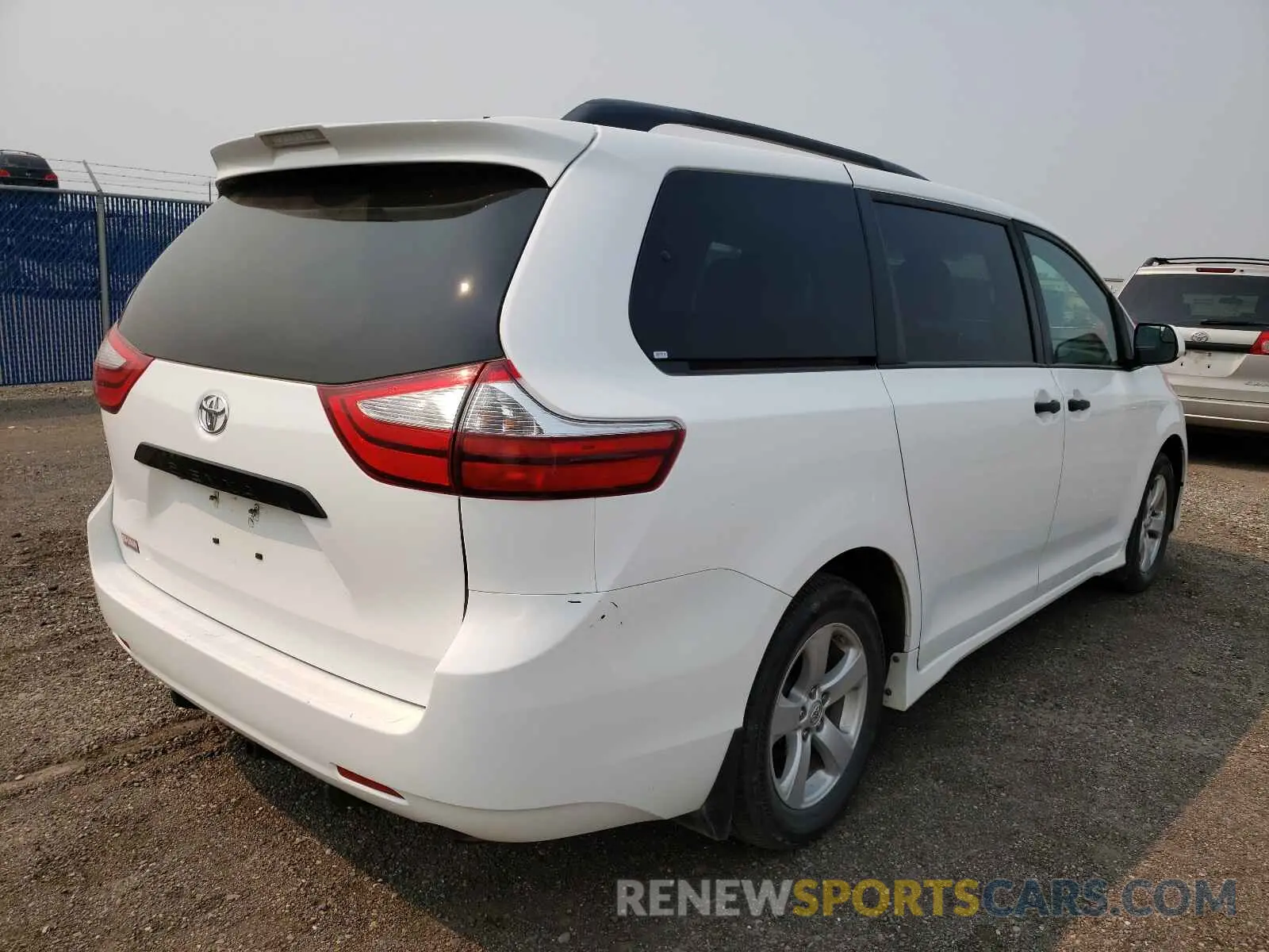 4 fotografías del automóvil dañado 5TDZZ3DC7KS996755 TOYOTA SIENNA 2019