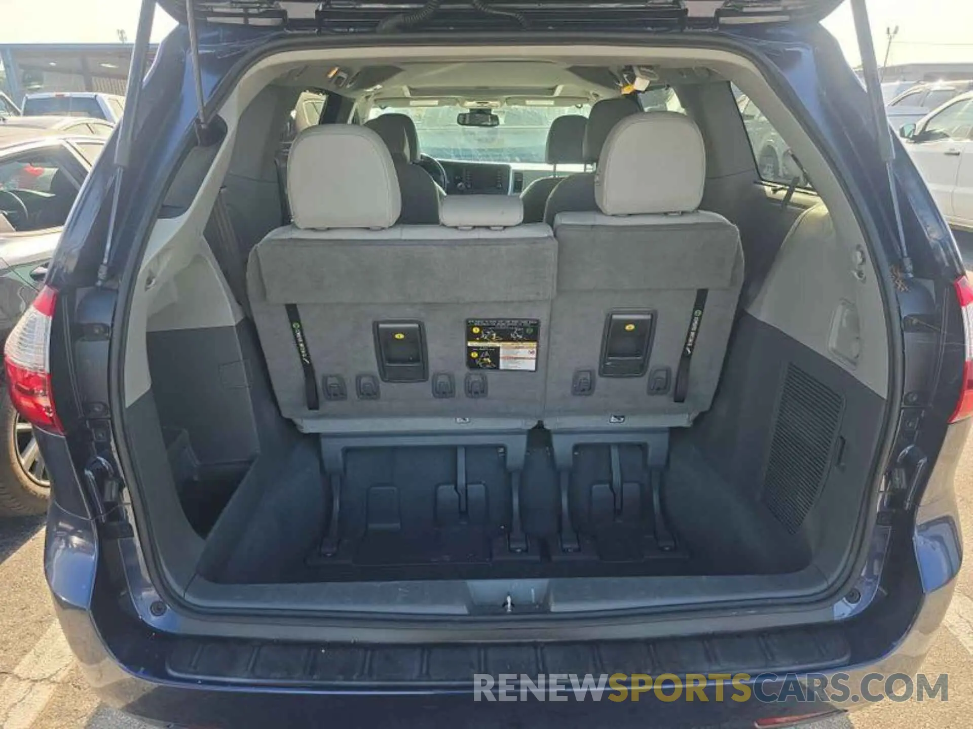 20 fotografías del automóvil dañado 5TDDZ3DC2LS249611 TOYOTA SIENNA 2020